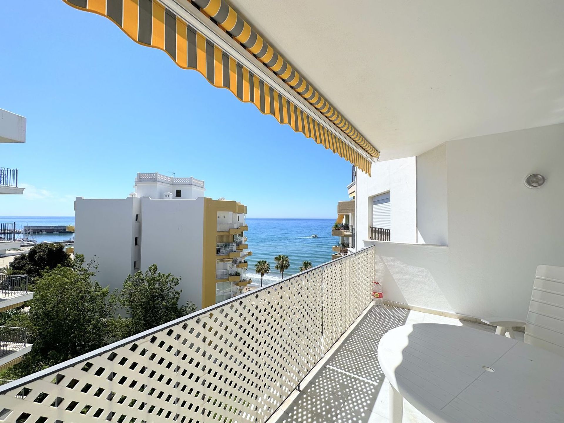 Condominium in Marbella, Andalusia 11890792