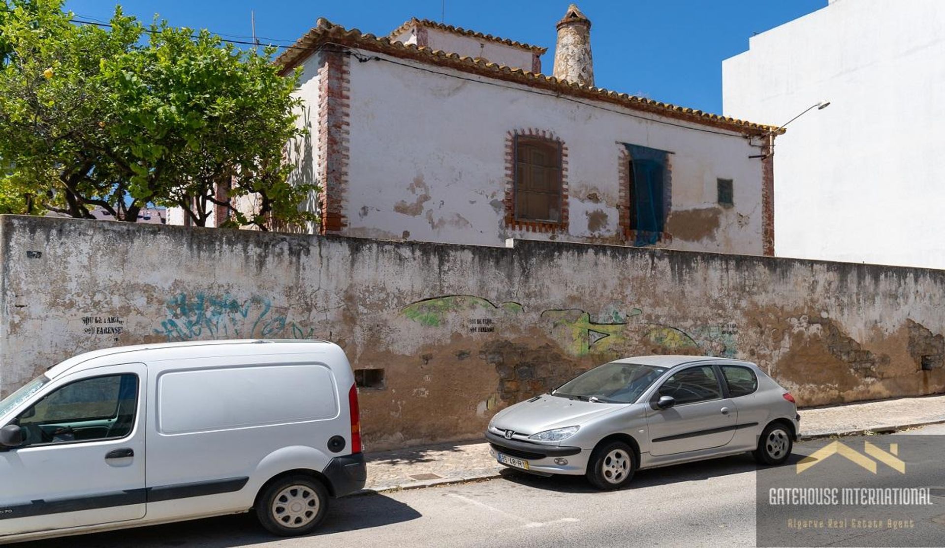 Tierra en Faro, Faro 11890828