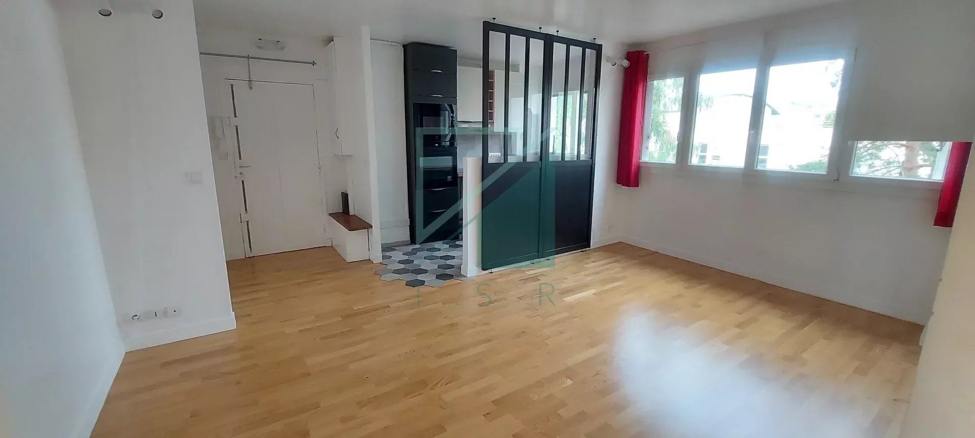 Condominium in Le Pre-Saint-Gervais, Ile-de-France 11891054