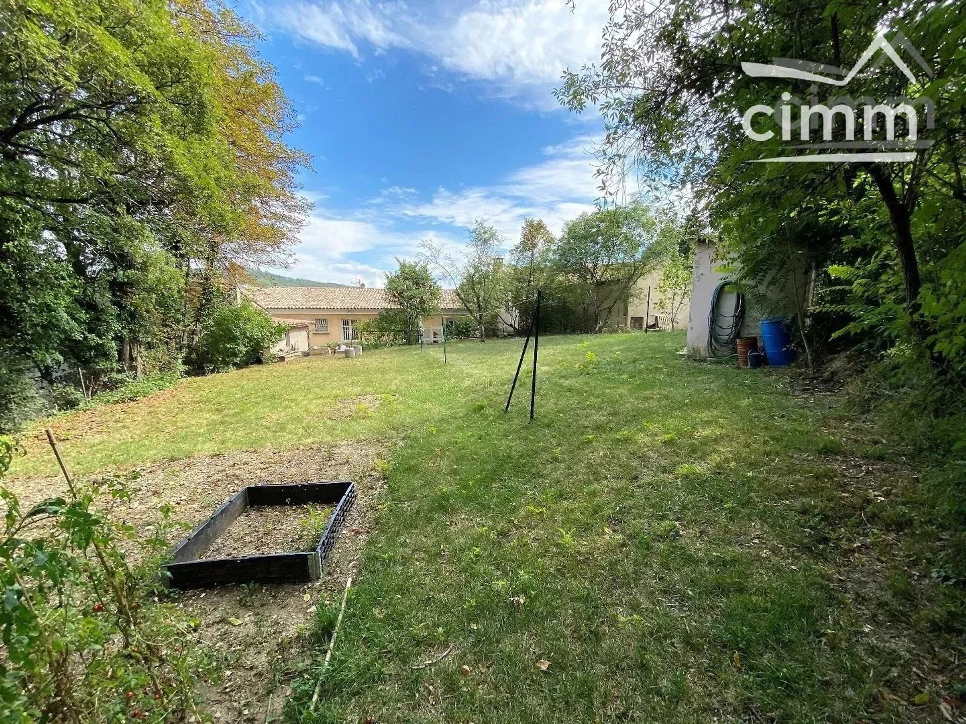 Kommersiell i Sisteron, Alpes-de-Haute-Provence 11891152