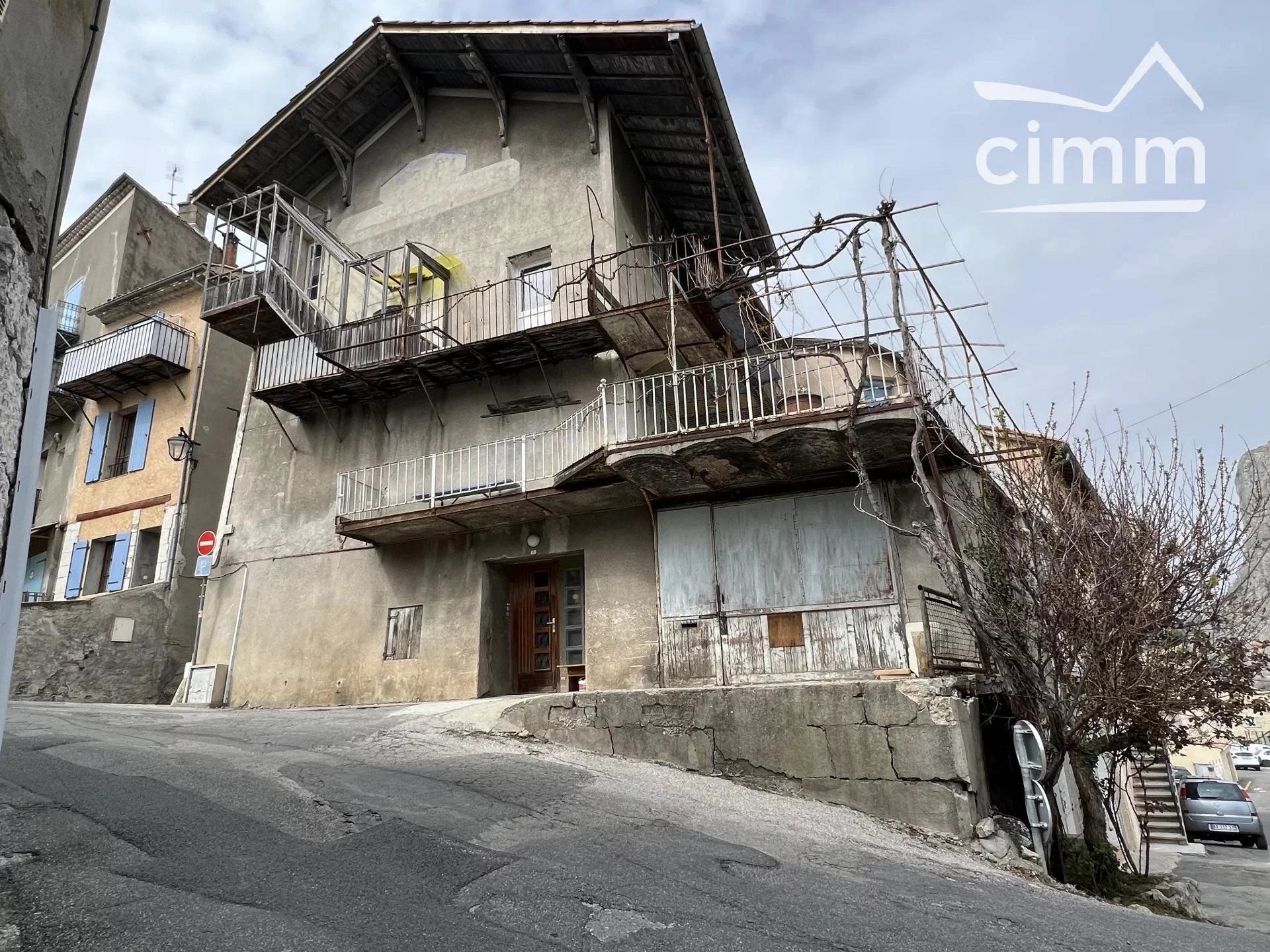 商业的 在 Sisteron, Alpes-de-Haute-Provence 11891158