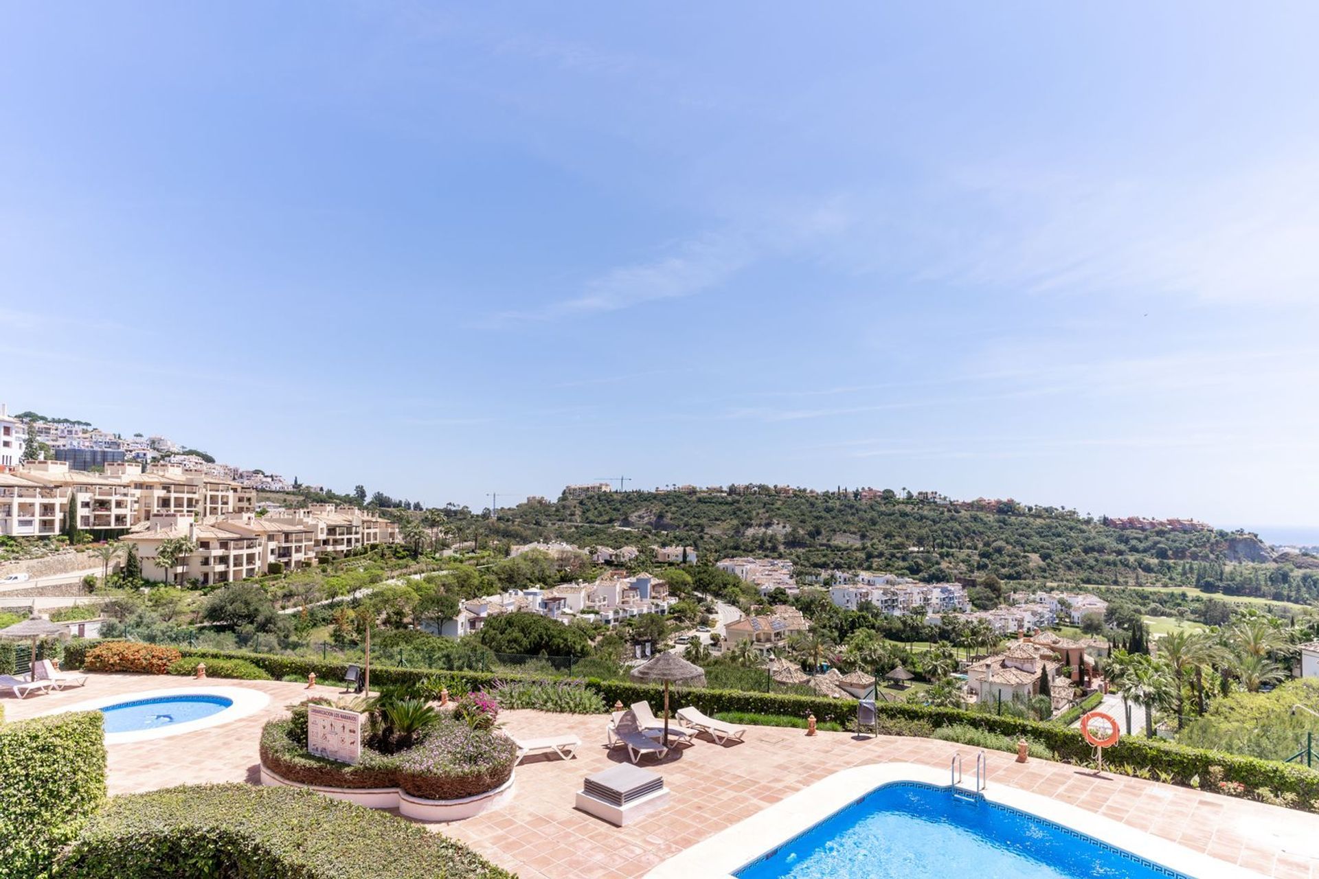 Condominium in Benahavis, Andalusia 11891503