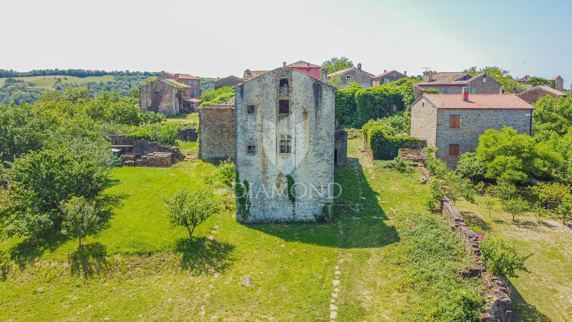 土地 在 Momjan, Istria County 11891612