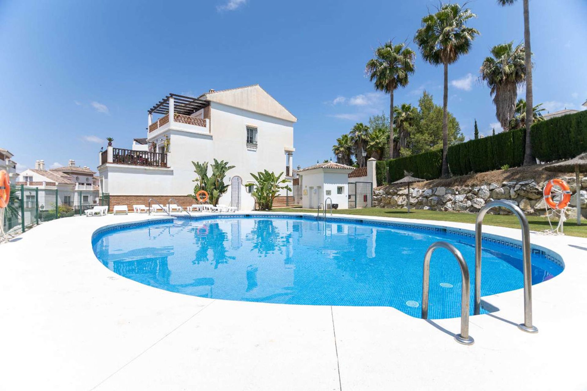 Condominium in Alhaurín de la Torre, Andalusia 11892776