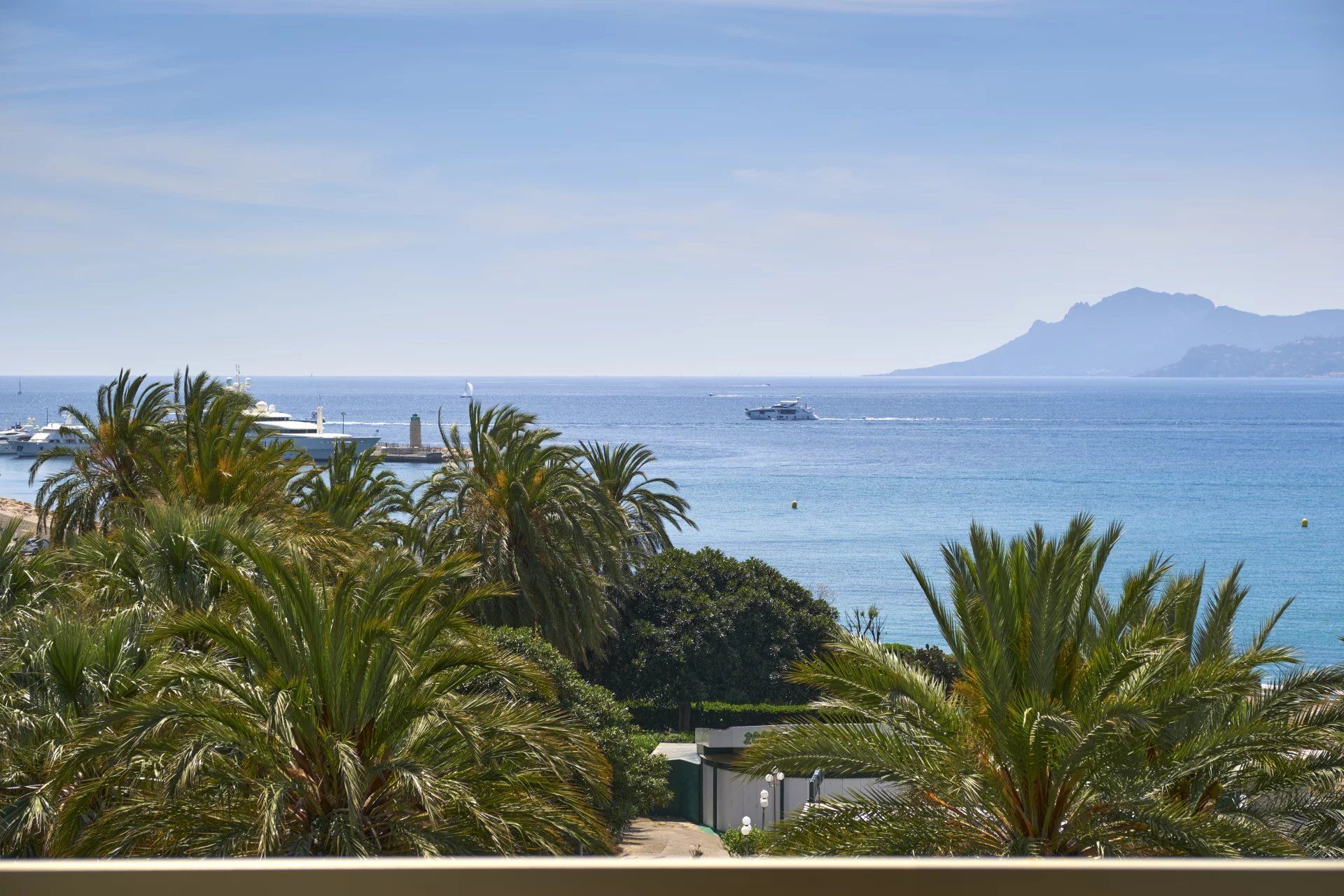 Osakehuoneisto sisään Cannes, Provence-Alpes-Côte d'Azur 11895537