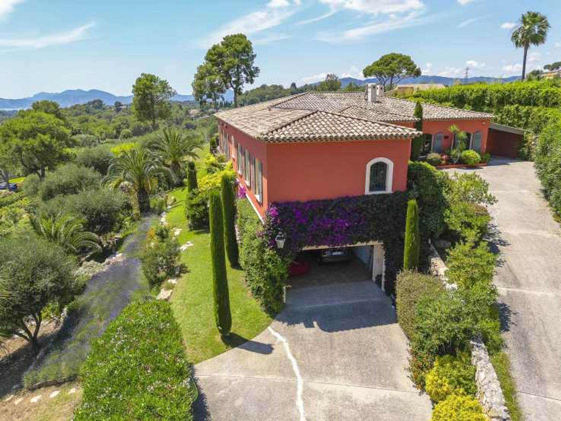 بيت في Mougins, Provence-Alpes-Côte d'Azur 11896400