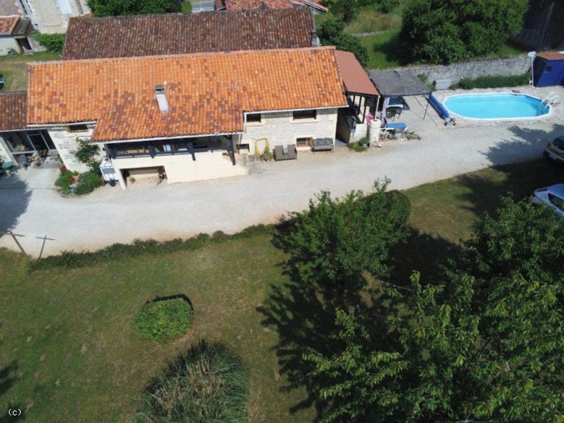 Condominium in Mansle, Nouvelle-Aquitaine 11901025