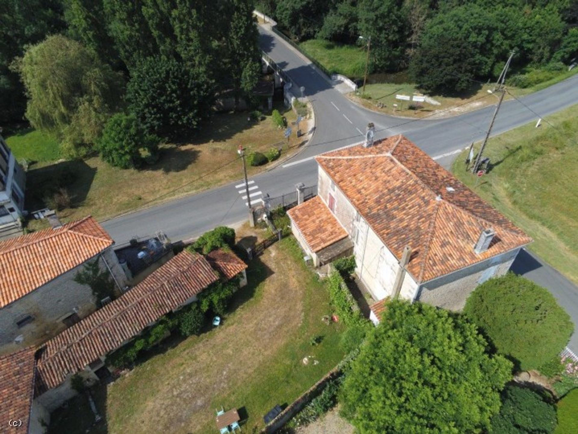 Condominium in Mansle, Nouvelle-Aquitaine 11901025