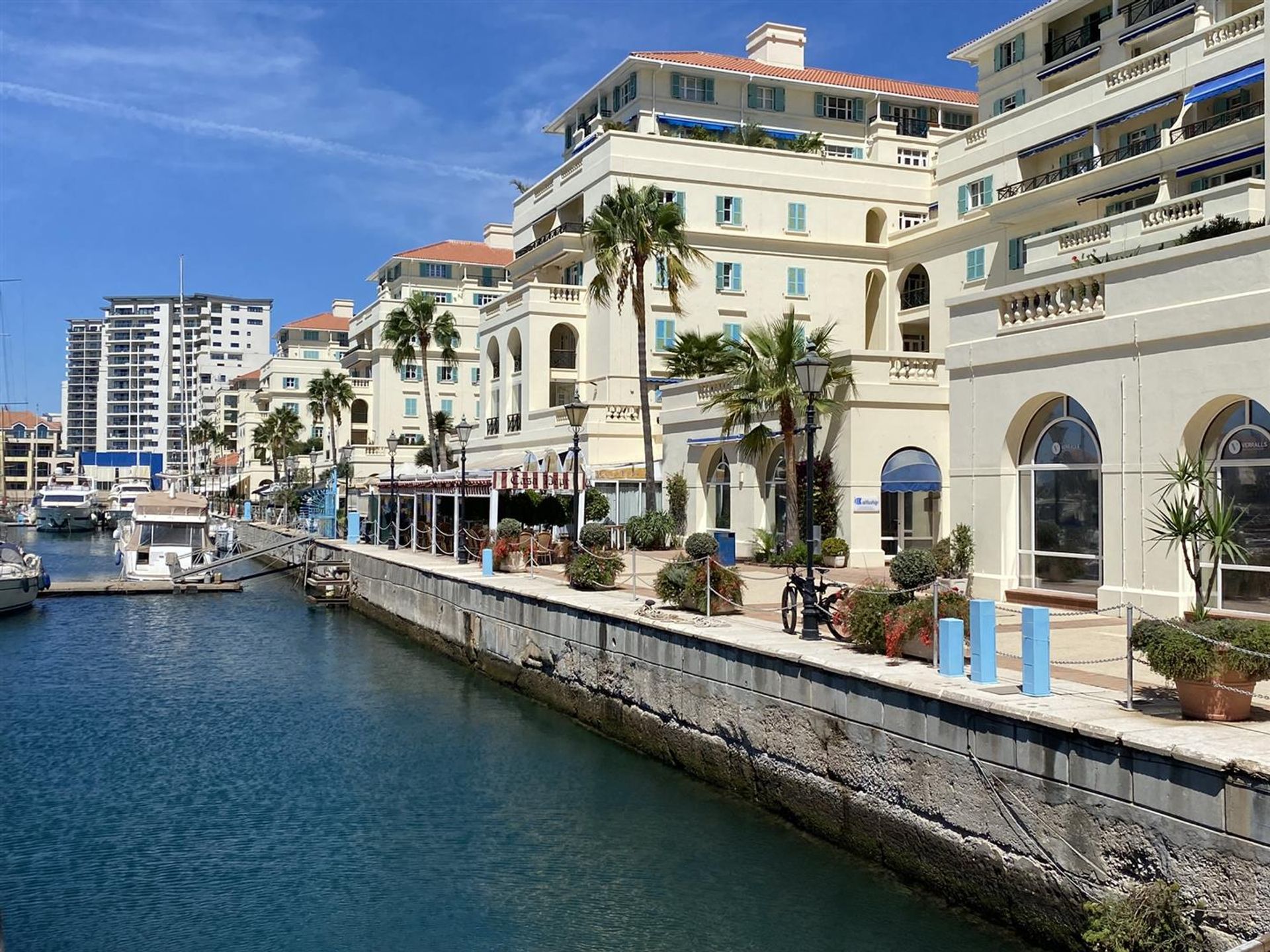 Condominium in Gibraltar,  11907634