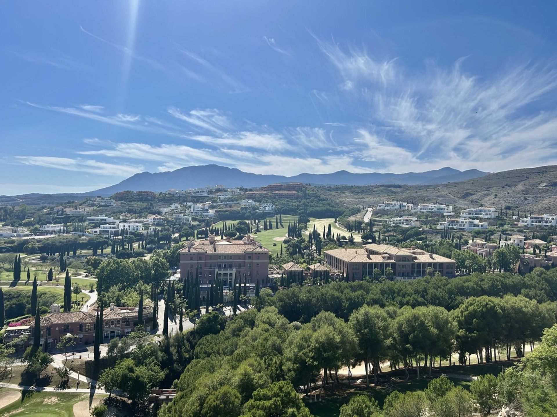 Condominium in Benahavis, Andalusia 11911437