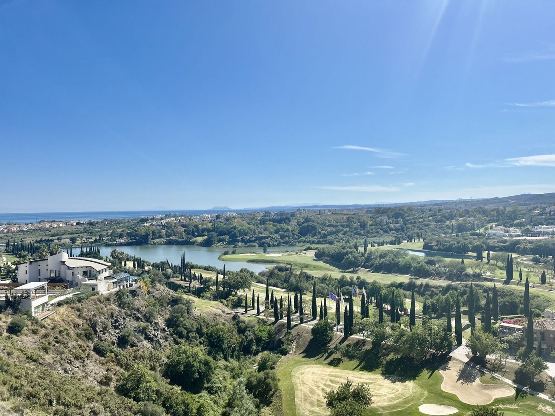 Condominium in Benahavis, Andalusia 11911437