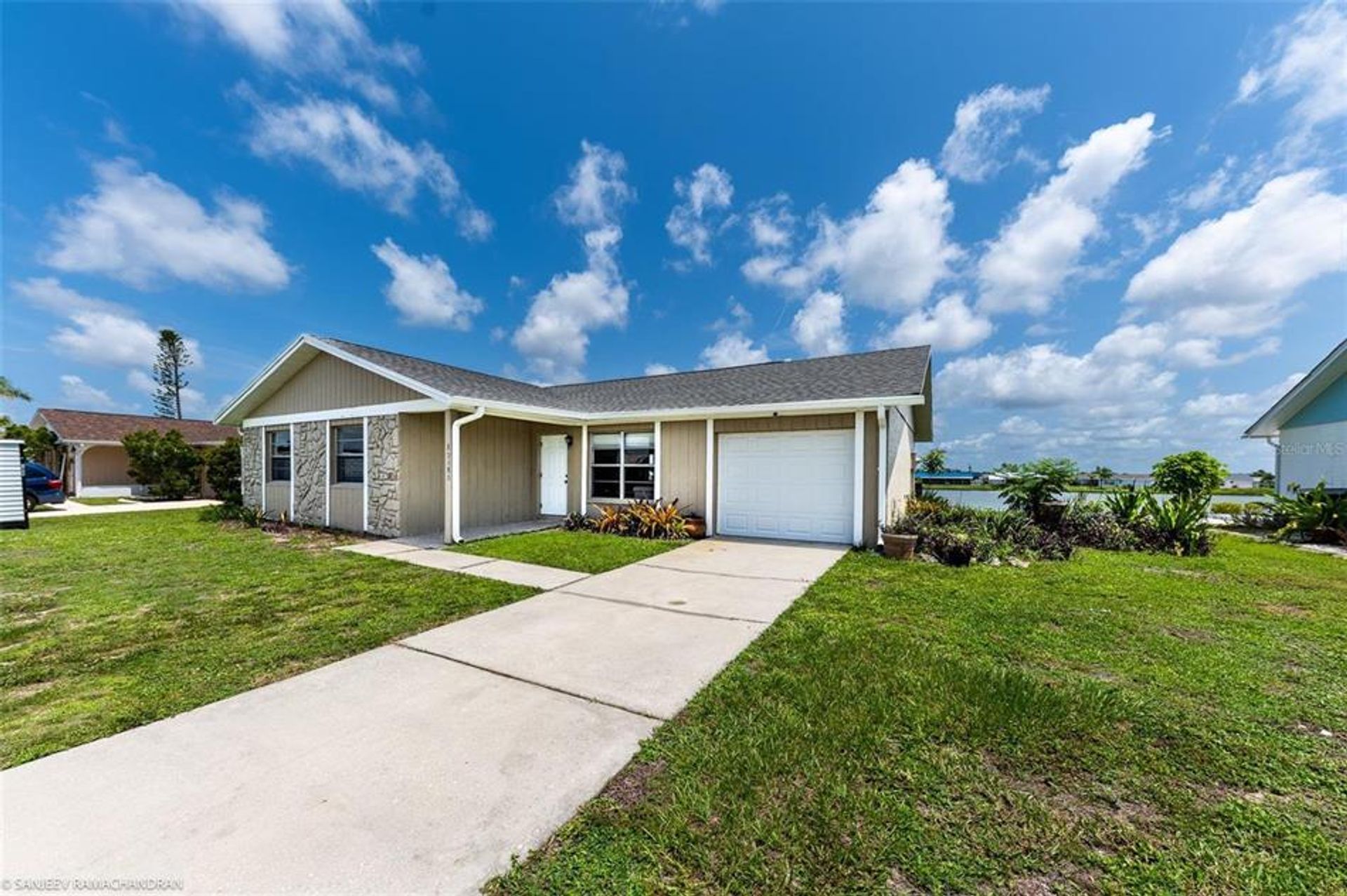 House in El Jobean, Florida 11913878