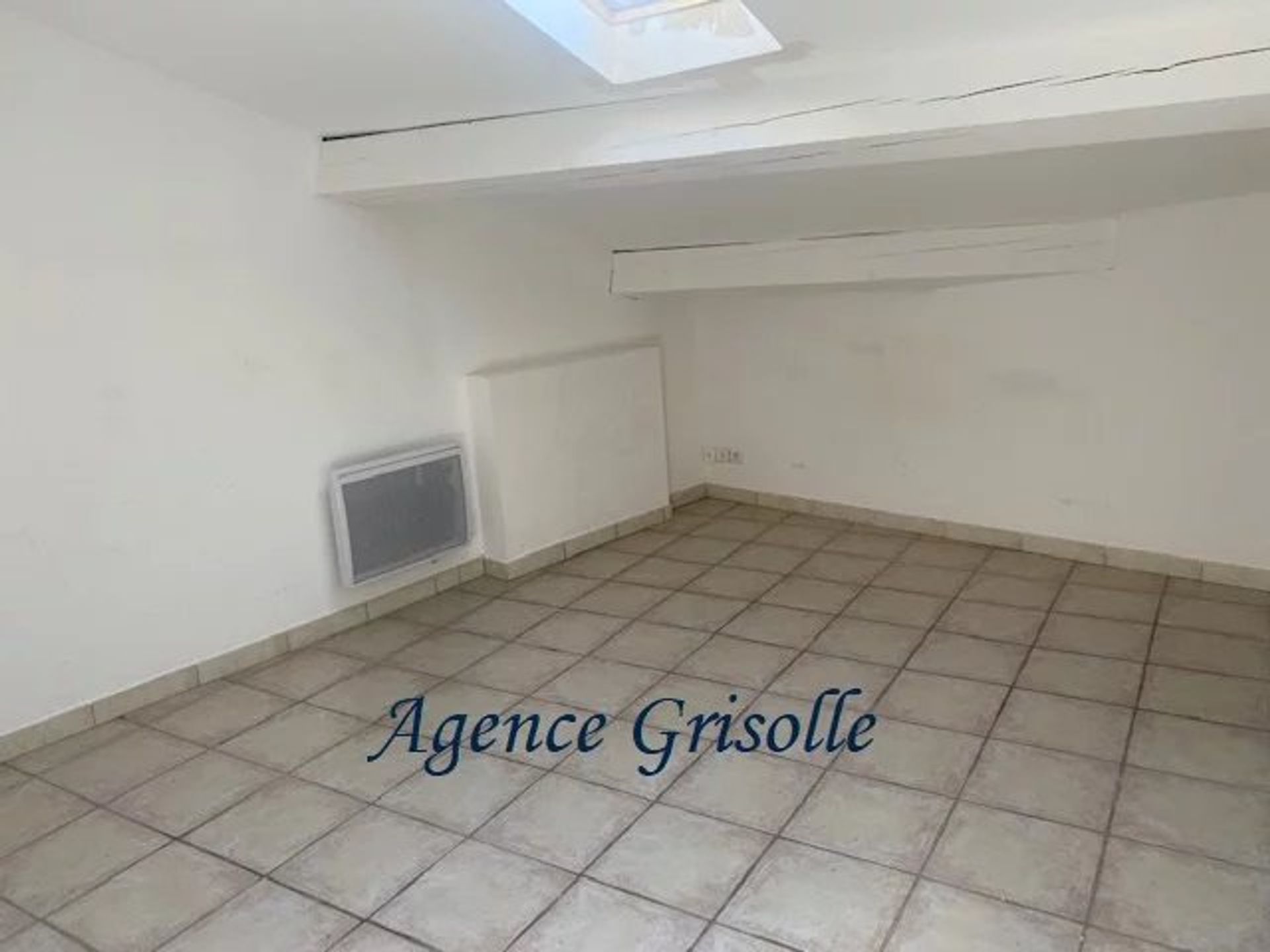 casa en Sainte-Anastasie-sur-Issole, Provenza-Alpes-Costa Azul 11913942