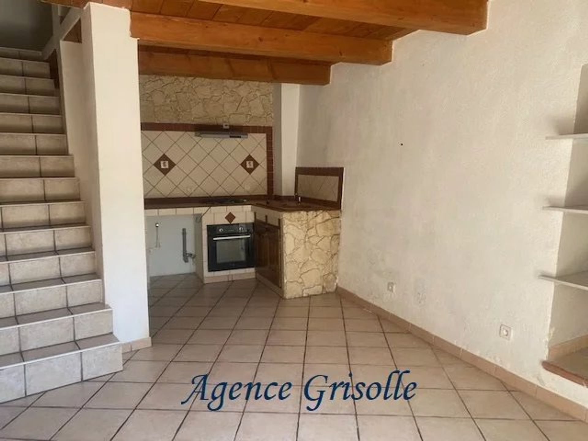 casa en Sainte-Anastasie-sur-Issole, Provenza-Alpes-Costa Azul 11913942