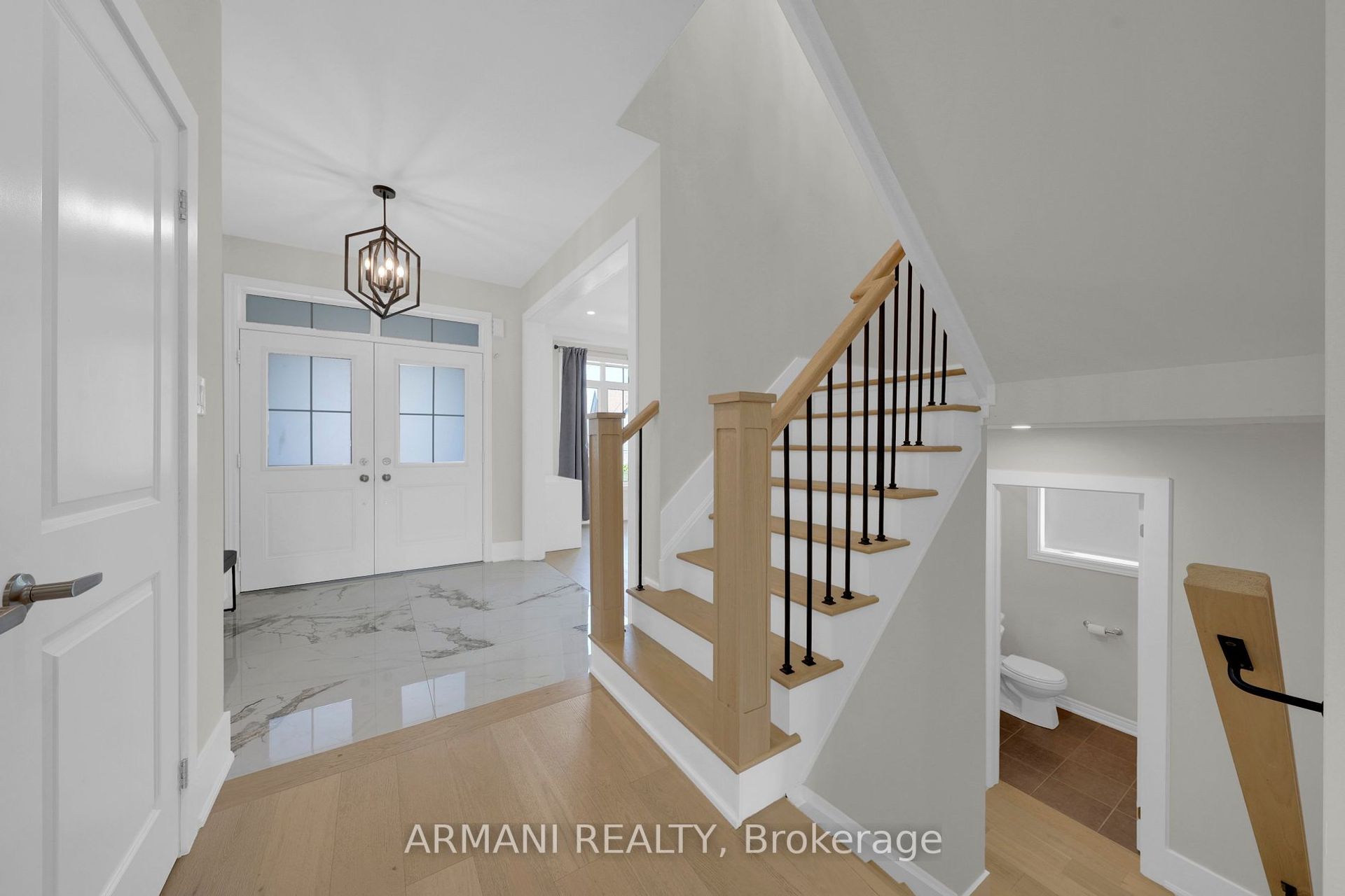 بيت في إينيسفيل, 1651 Angus Street 11914220