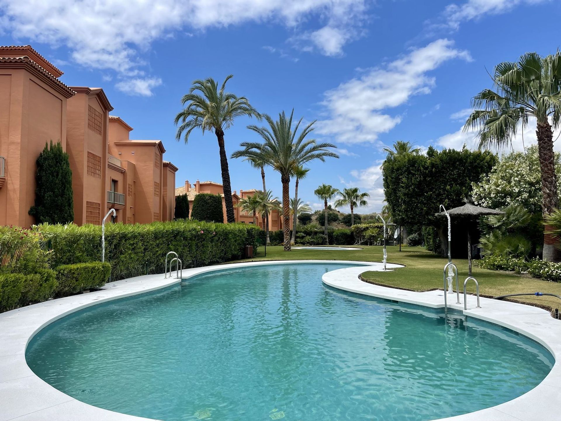 Condominium in Benahavis, Andalusia 11915822