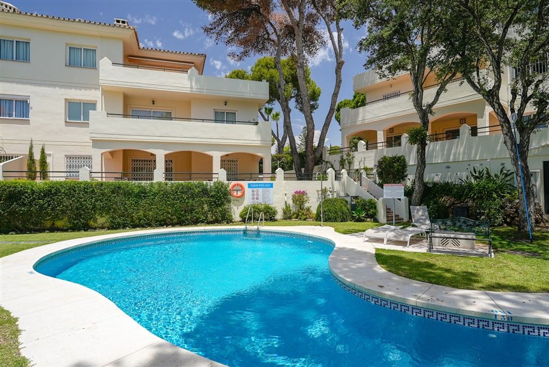 Condominium in Marbella, Andalucía 11915856