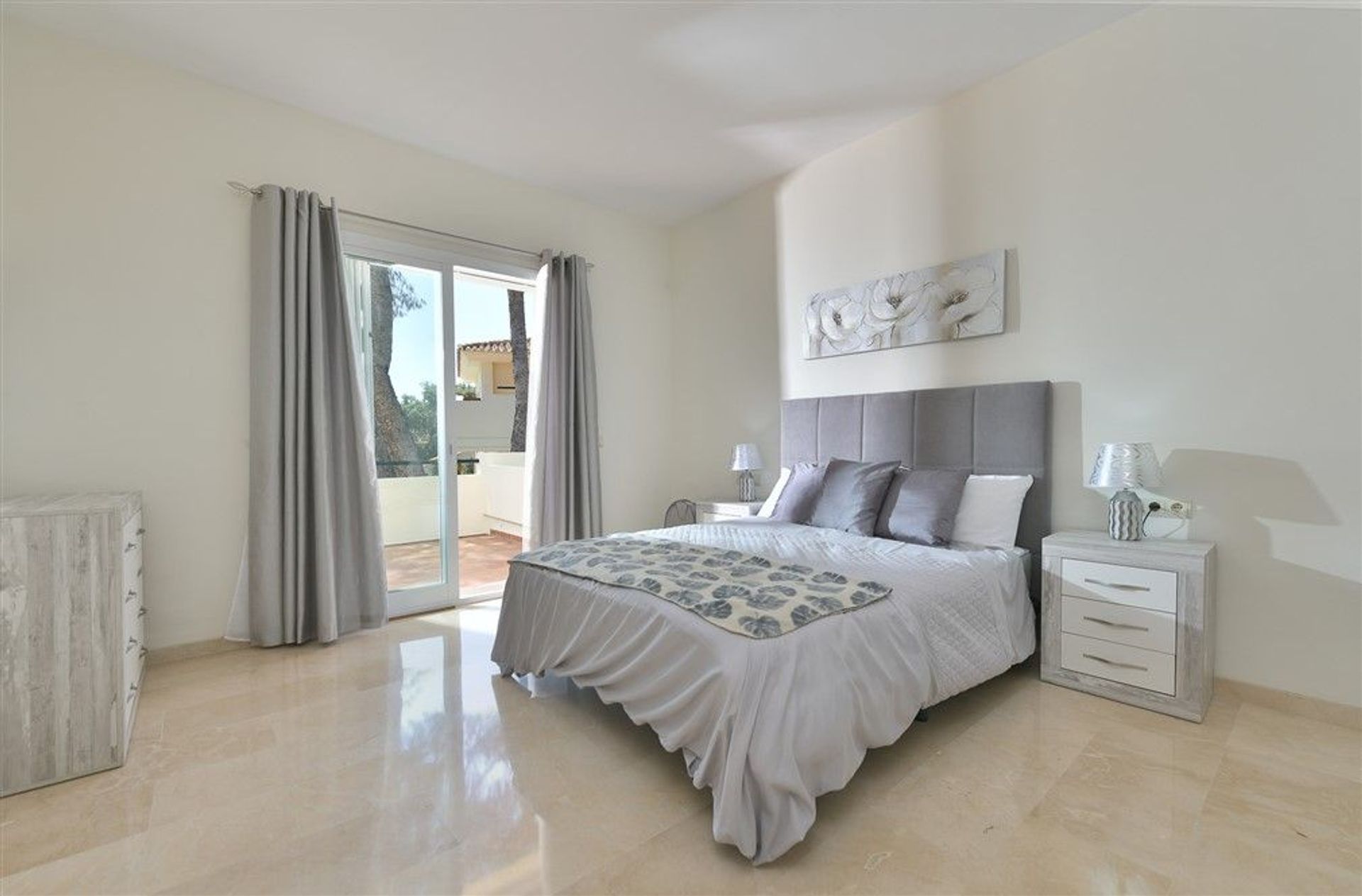 Condominium in Marbella, Andalucía 11915856