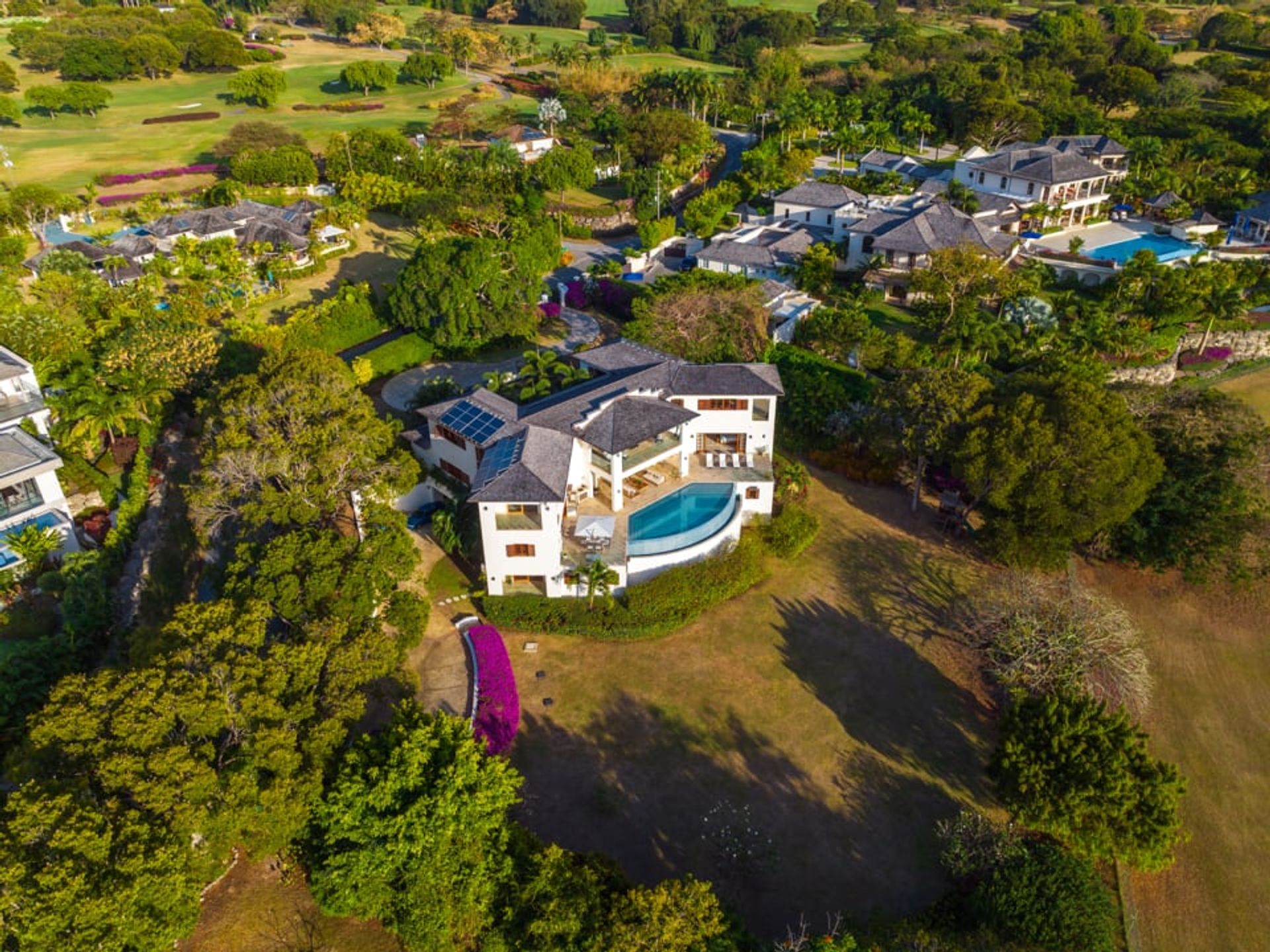 Condominium in Holetown, Saint James 11917222