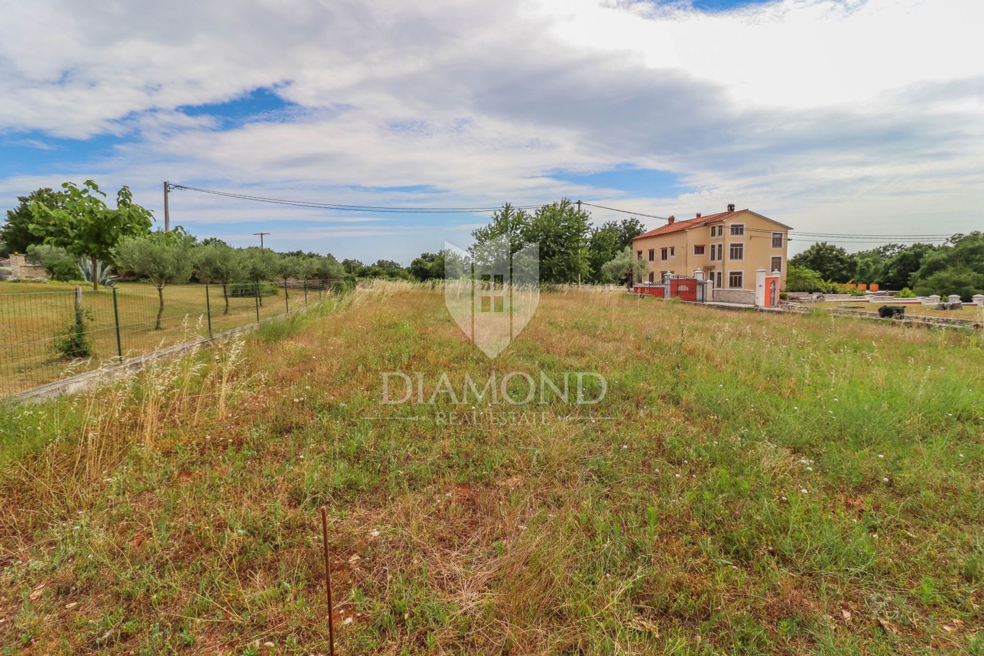 Land i Kanfanar, Istria County 11919306