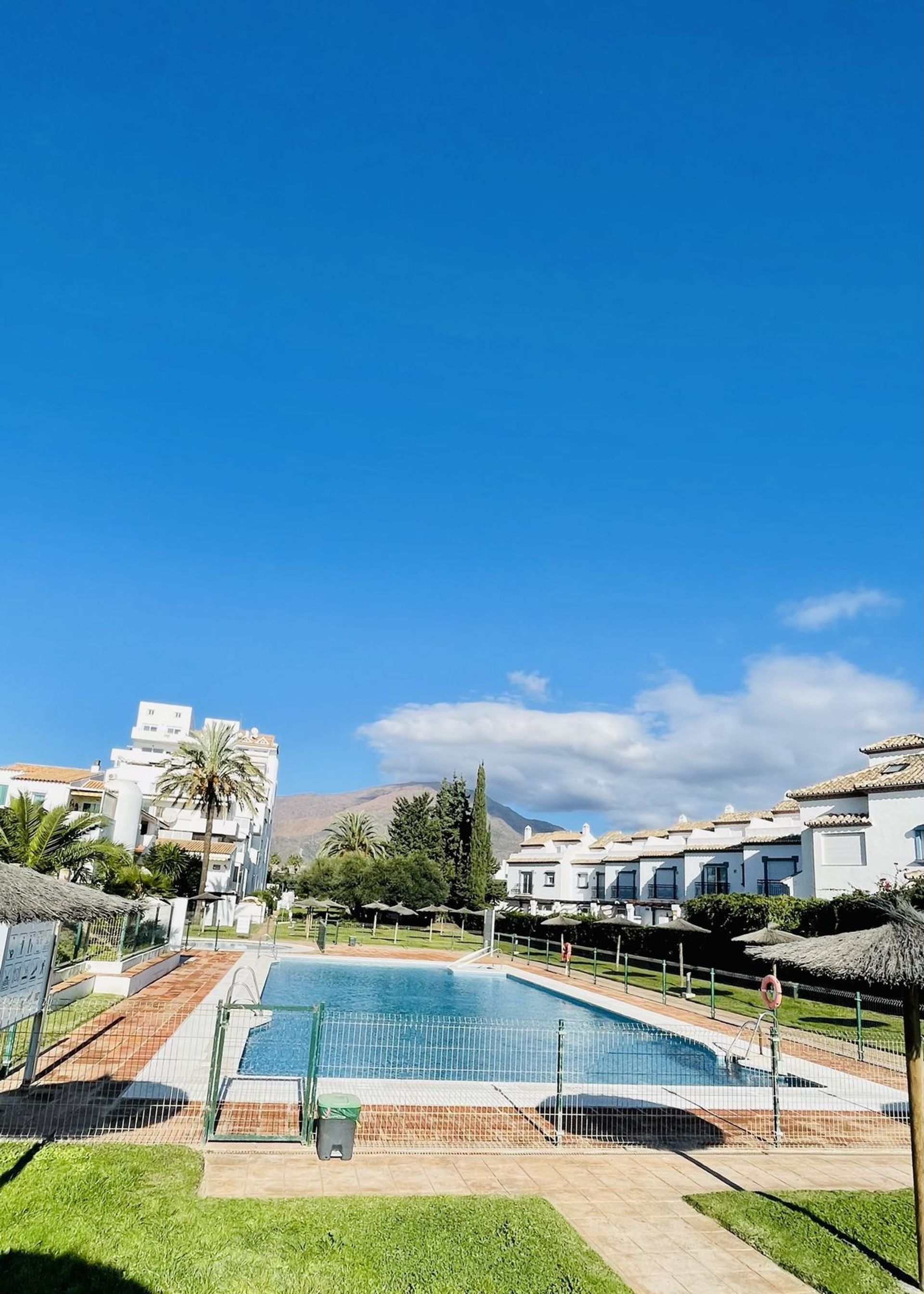 公寓 在 Estepona, Andalucía 11920385