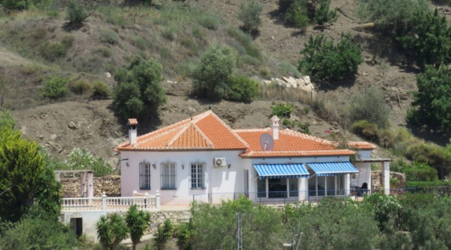 σπίτι σε Canillas de Albaida, Andalusia 11922462