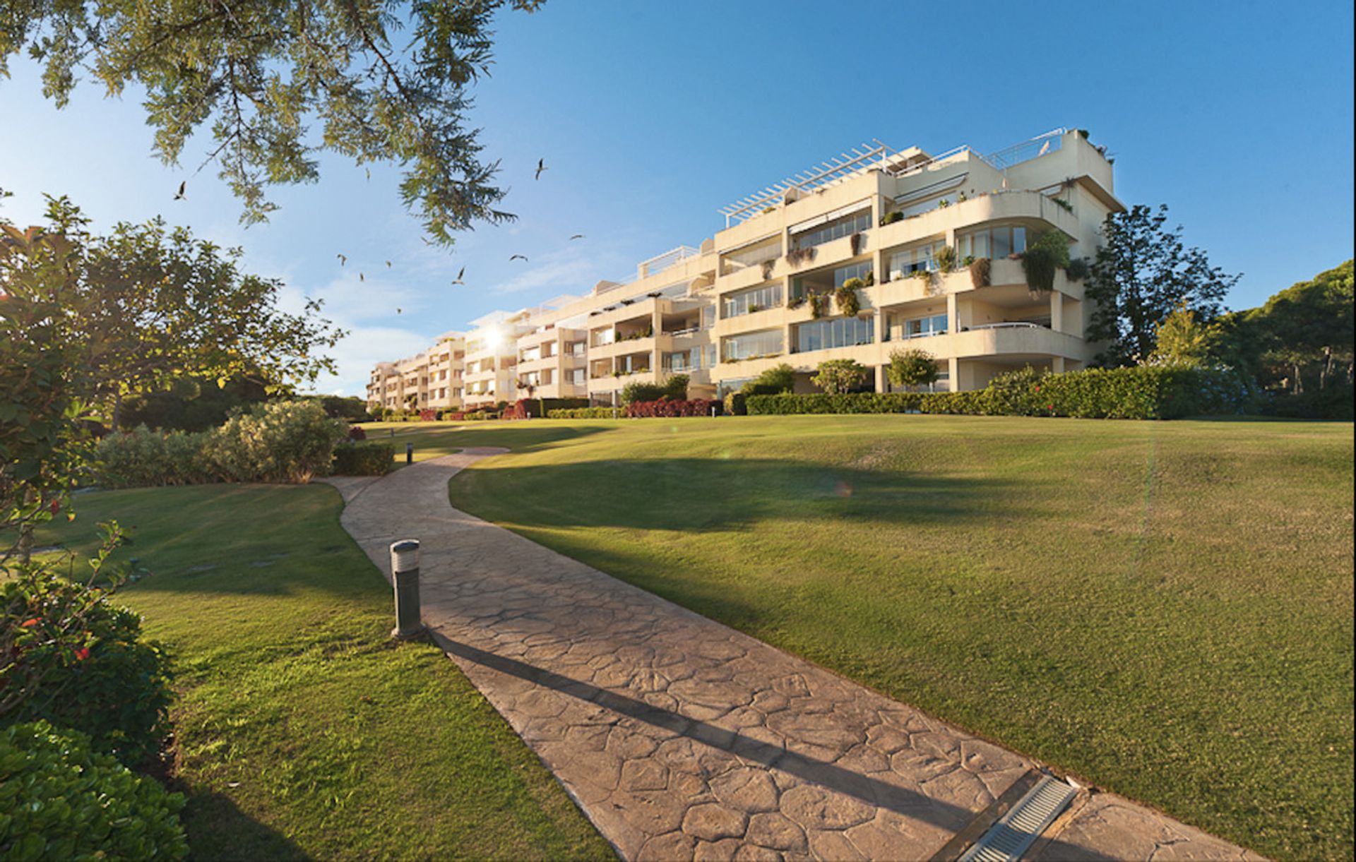 Condominium in Marbella, Andalucía 11924654