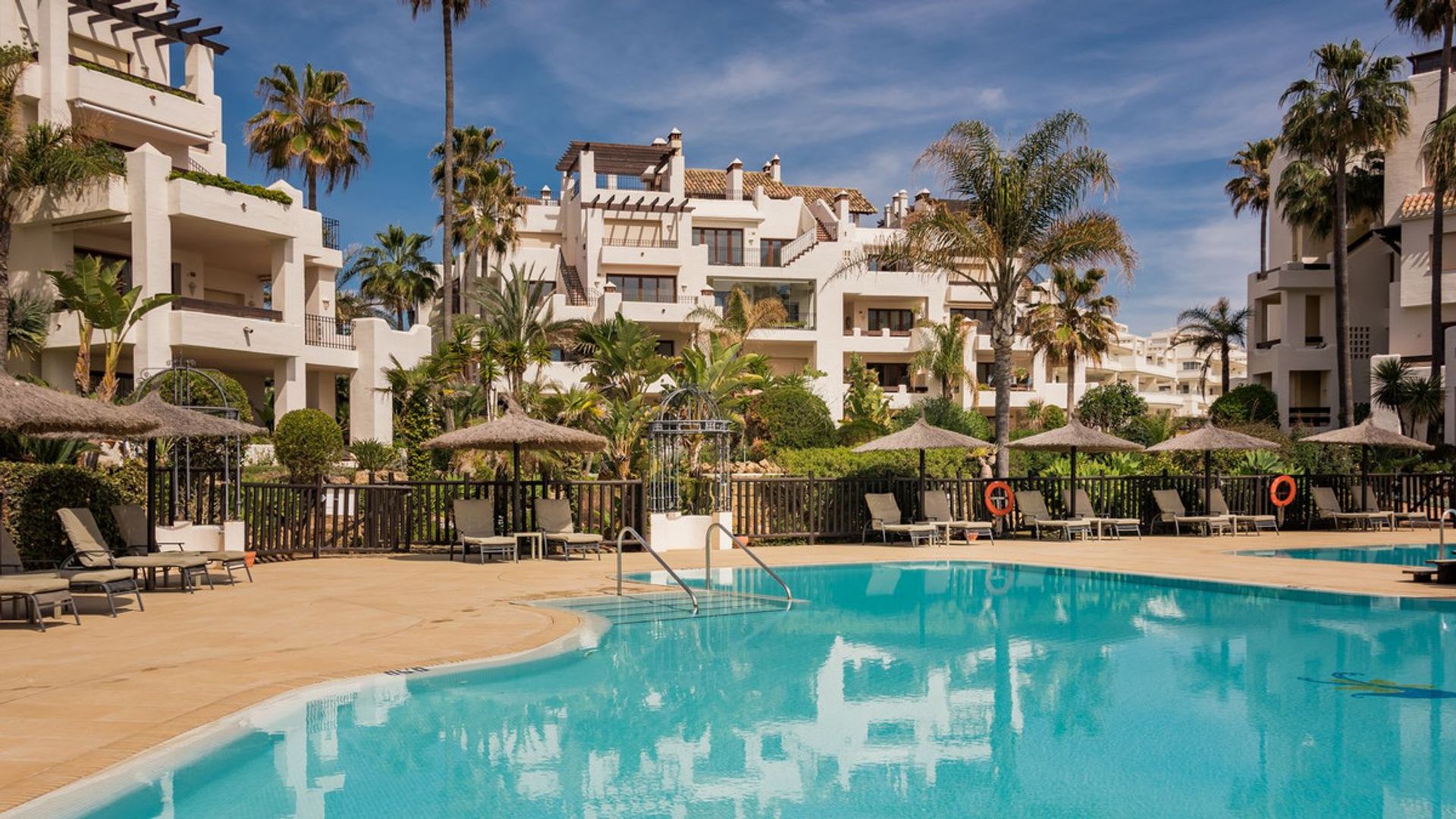 Condominium in Estepona, Andalucía 11924692