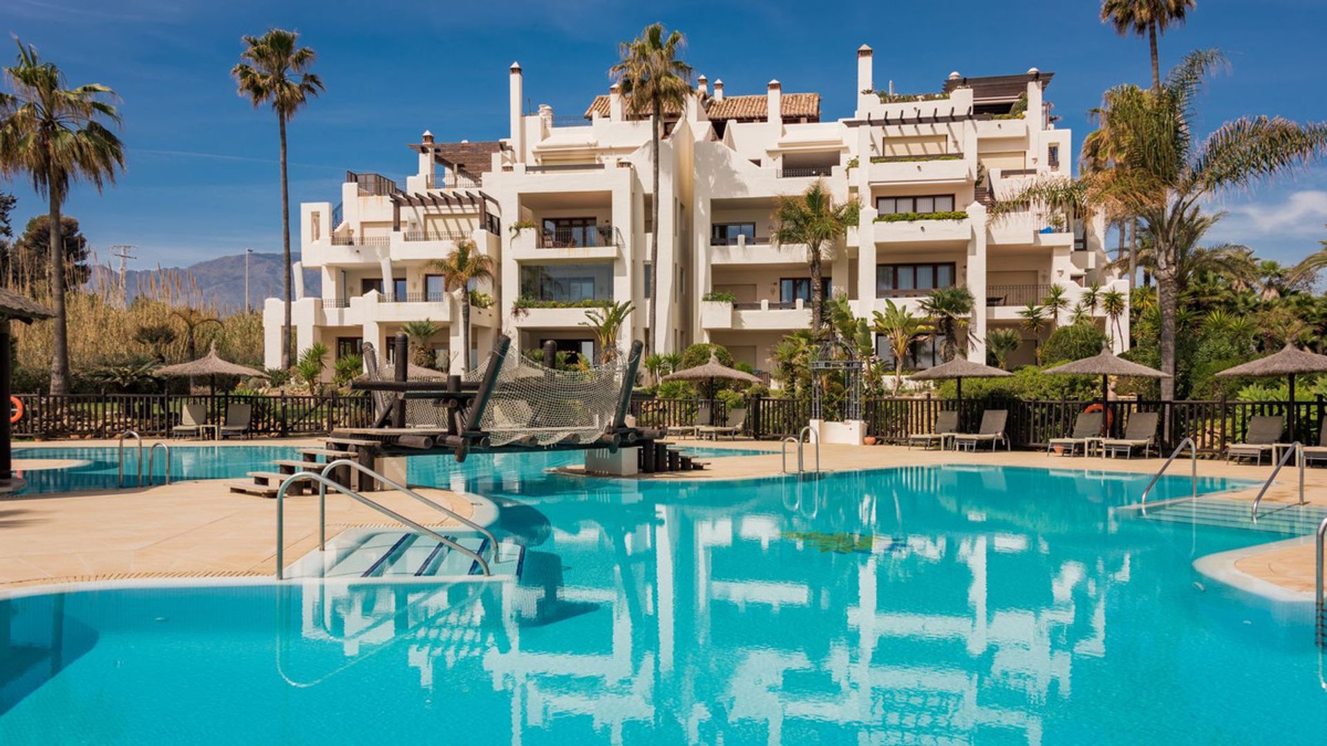 Condominium in Estepona, Andalucía 11924786