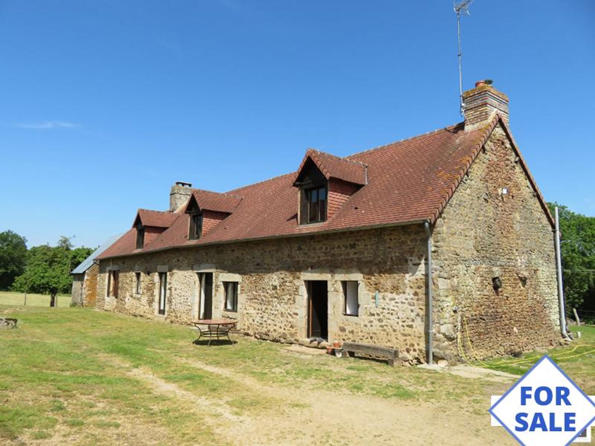 Talo sisään Saint-Denis-sur-Sarthon, Normandy 11926554