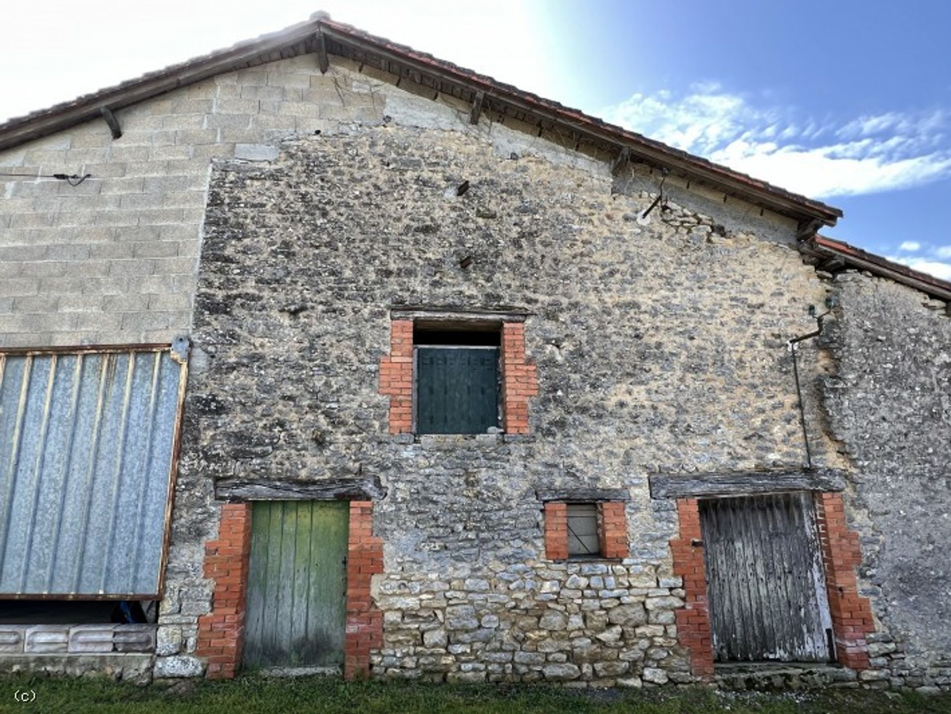 σπίτι σε Champagne-Mouton, Nouvelle-Aquitaine 11926592