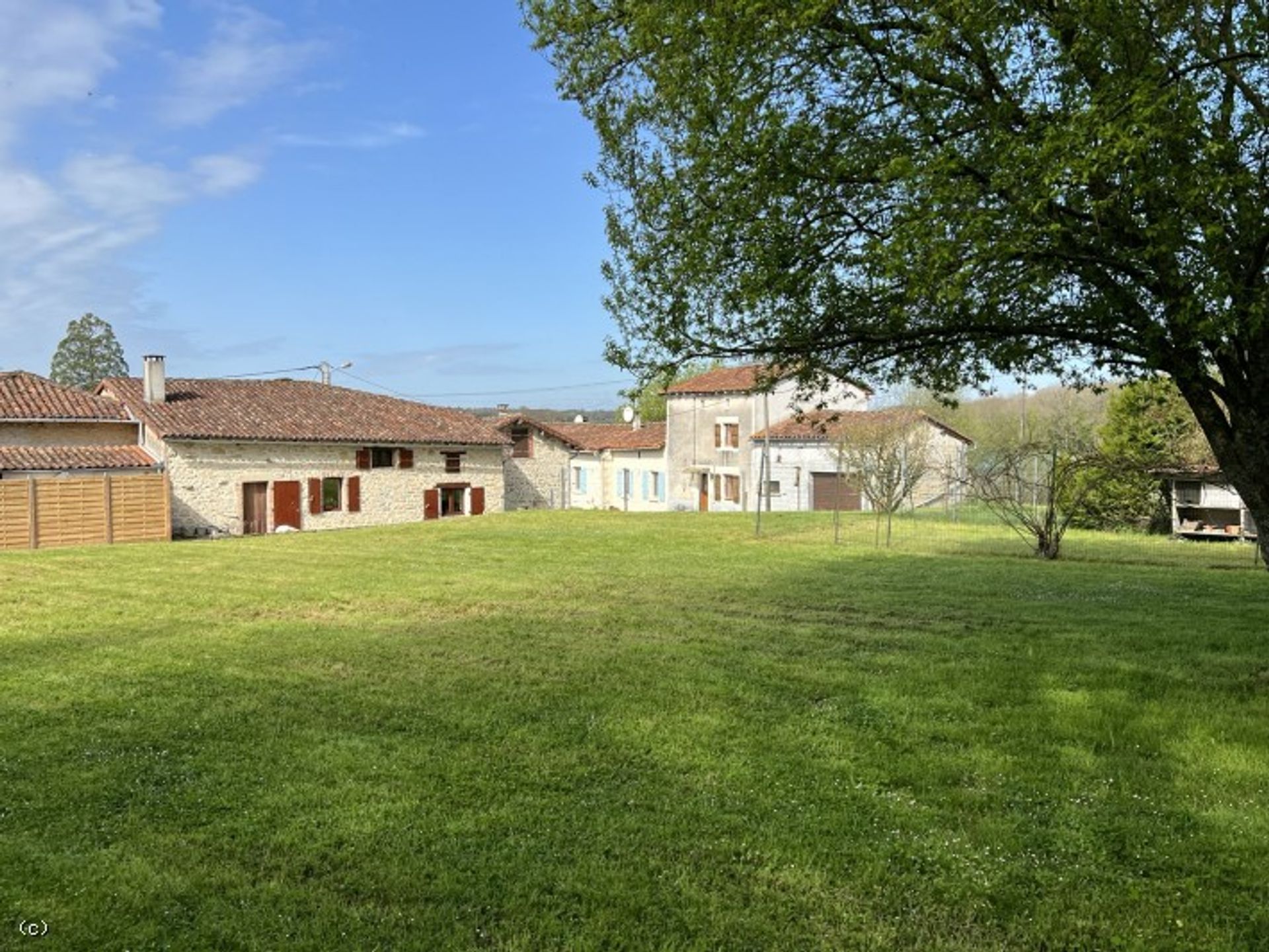 Rumah di Sampanye-Mouton, Nouvelle-Aquitaine 11926592