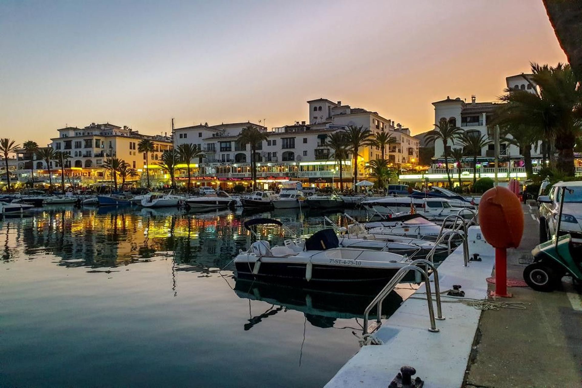 عمارات في Puerto de la Duquesa, Andalusia 11926644