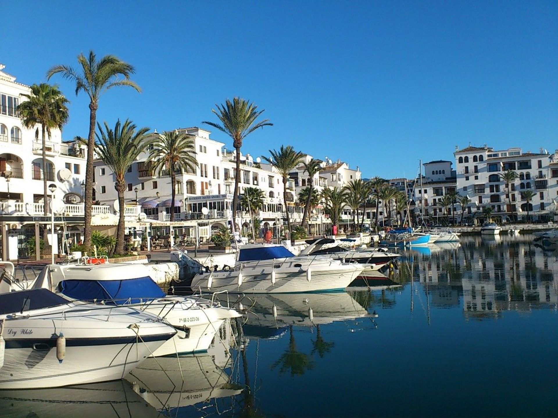 عمارات في Puerto de la Duquesa, Andalusia 11926644