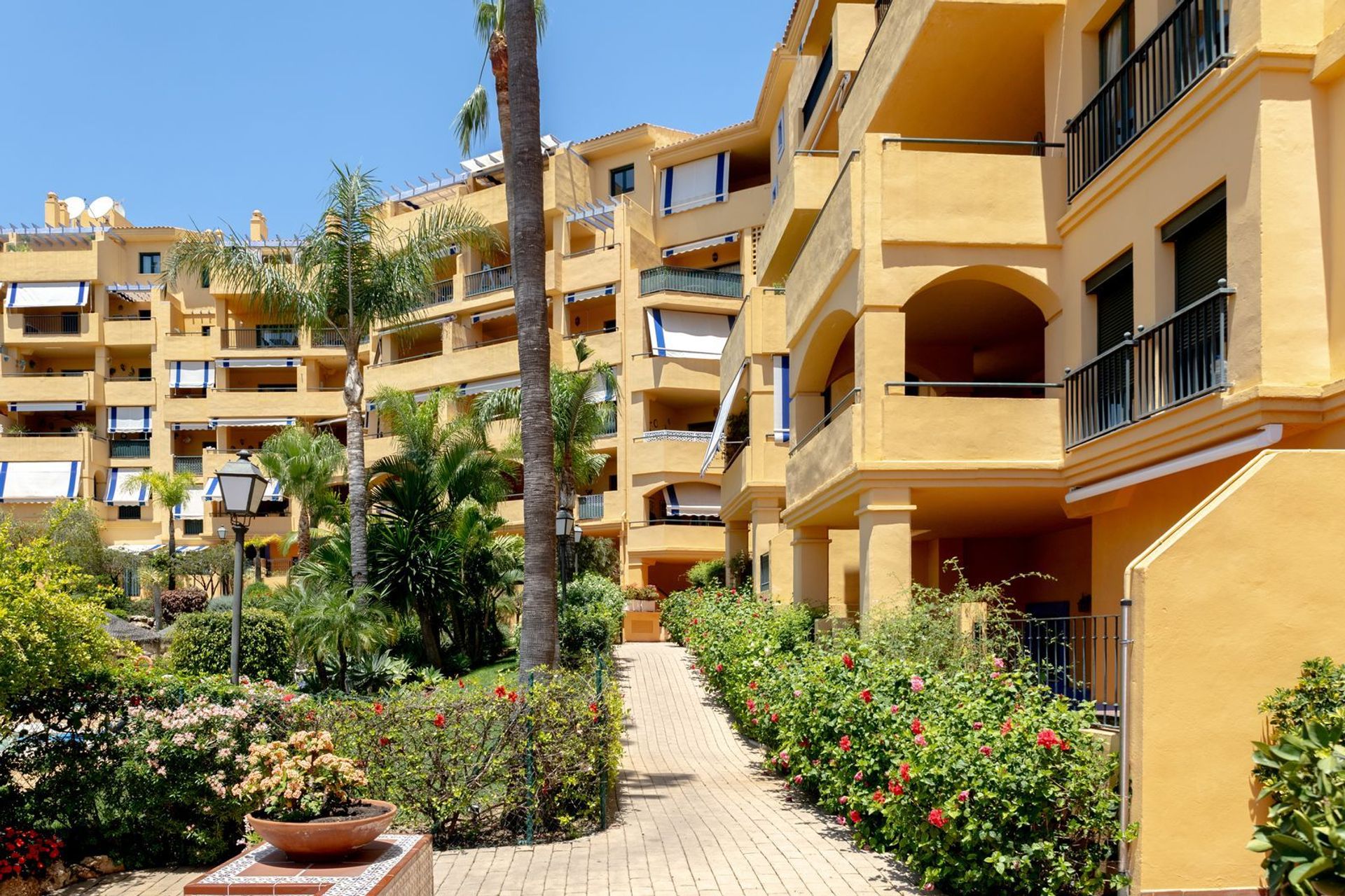 Condominium dans Estepona, Andalucía 11926984