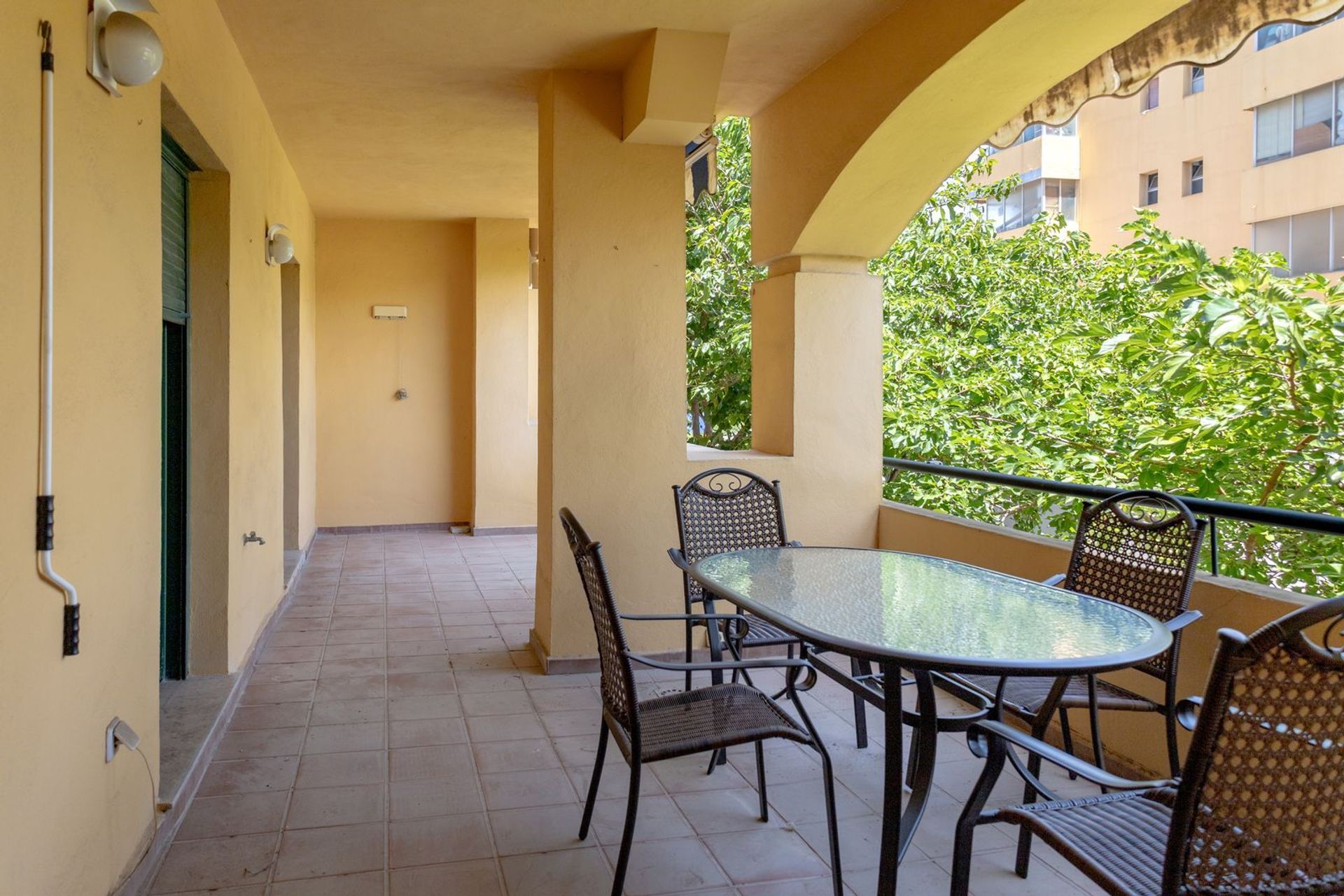 Condominium dans San Pedro de Alcántara, Andalousie 11926984