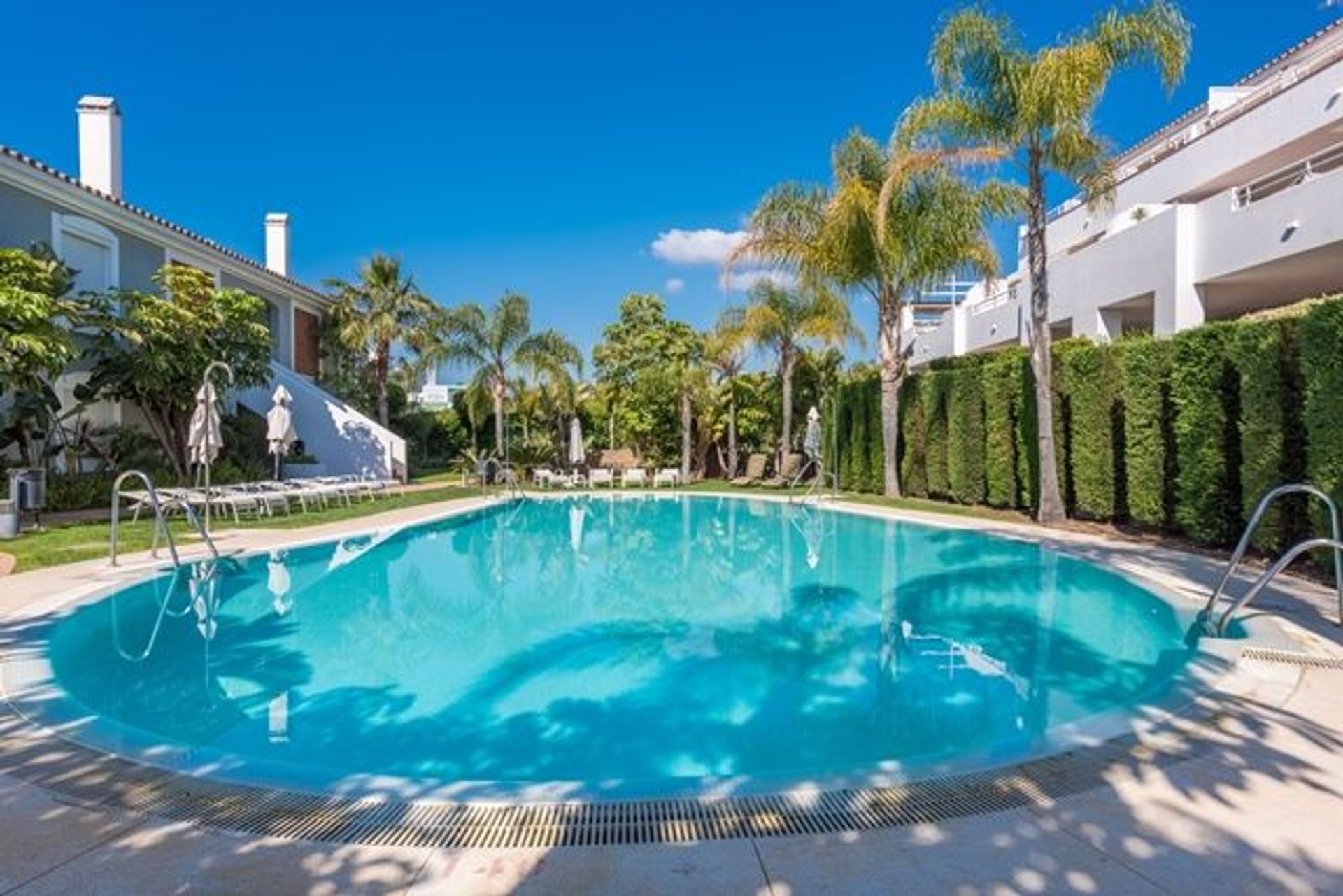 Condominio nel El Paraíso, Andalucía 11927001