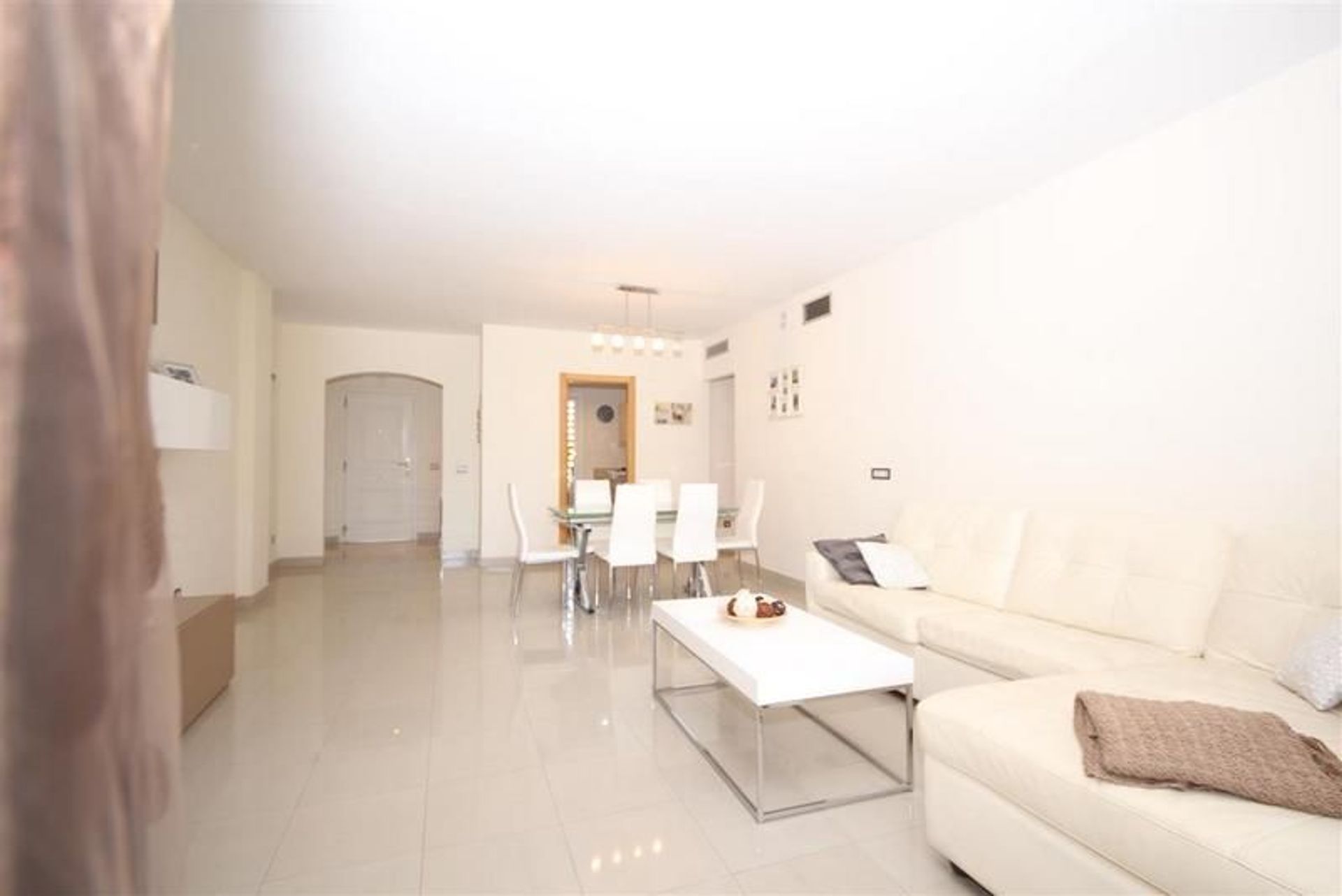 Condominium in San Pedro de Alcántara, Andalusië 11927001