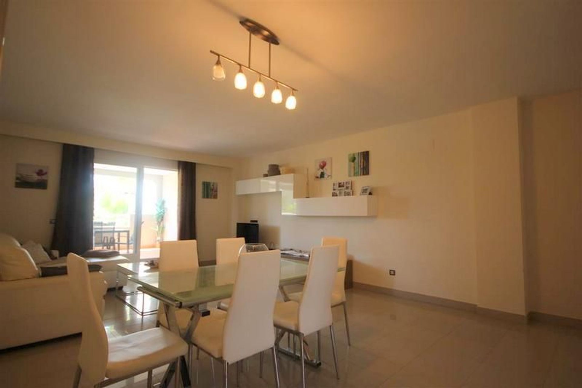 Condominium in San Pedro de Alcántara, Andalusië 11927001