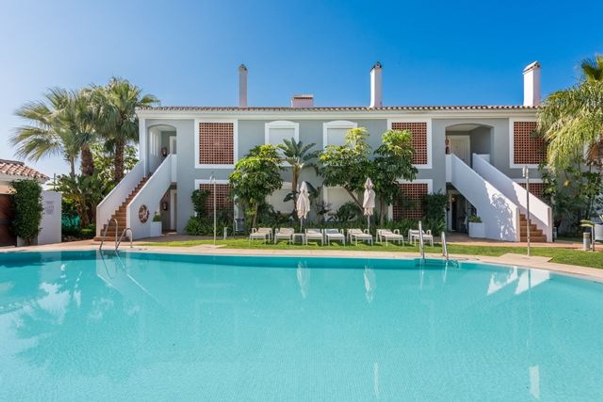 Condominium in San Pedro de Alcántara, Andalusië 11927001