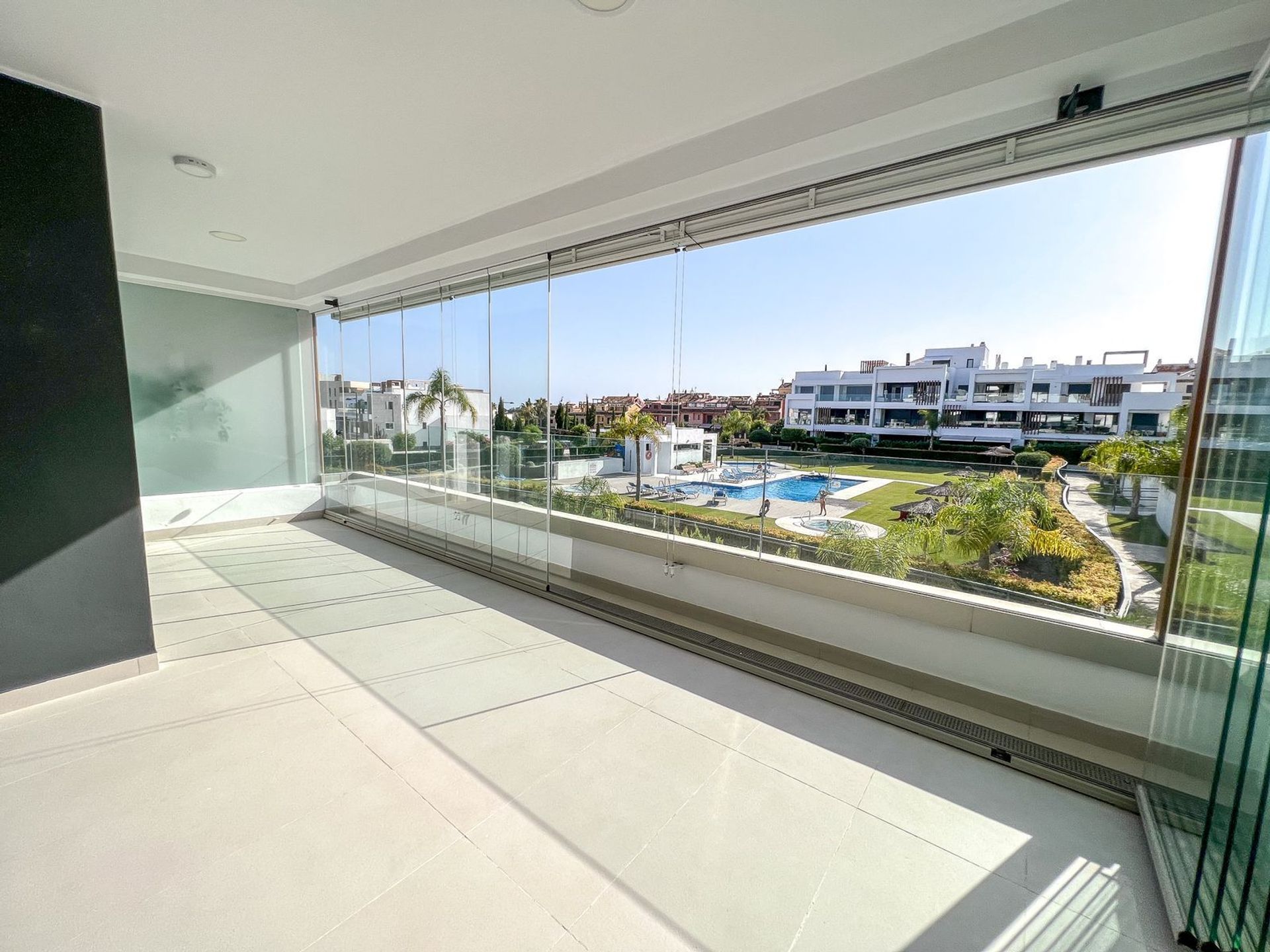 Condominium in Benahavis, Andalusia 11927060