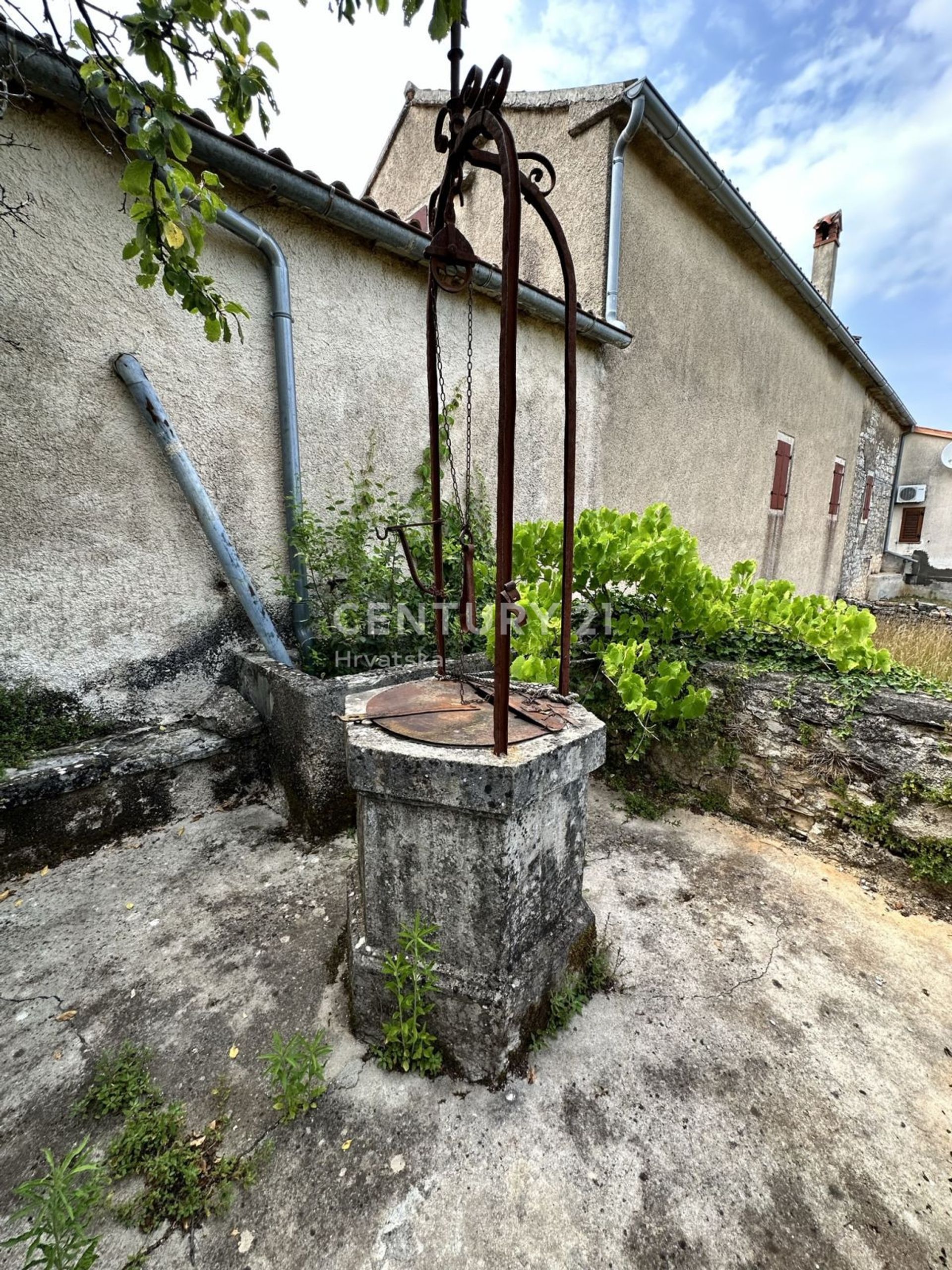 House in Kanfanar, Istria County 11929845