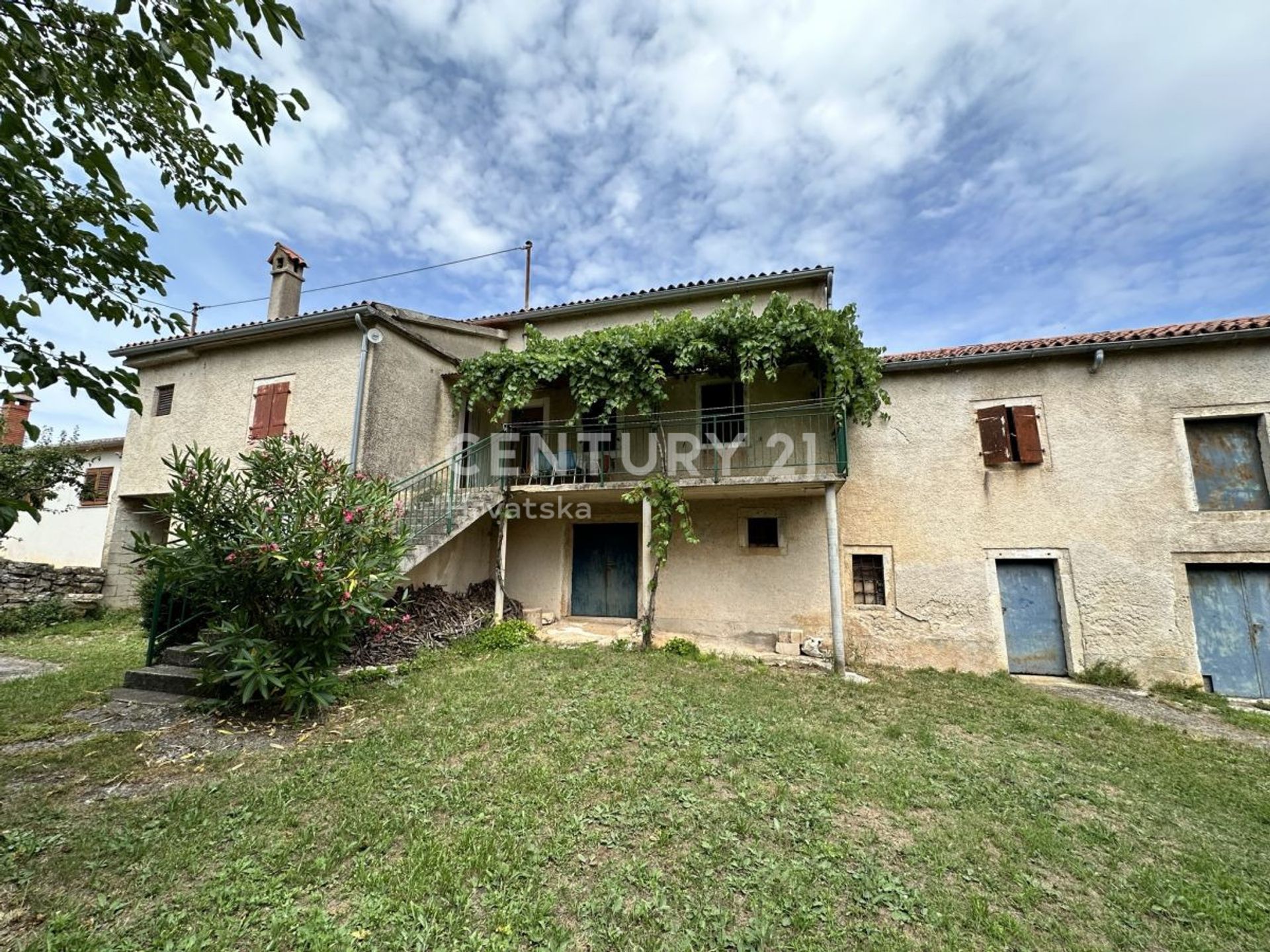 House in Kanfanar, Istria County 11929845