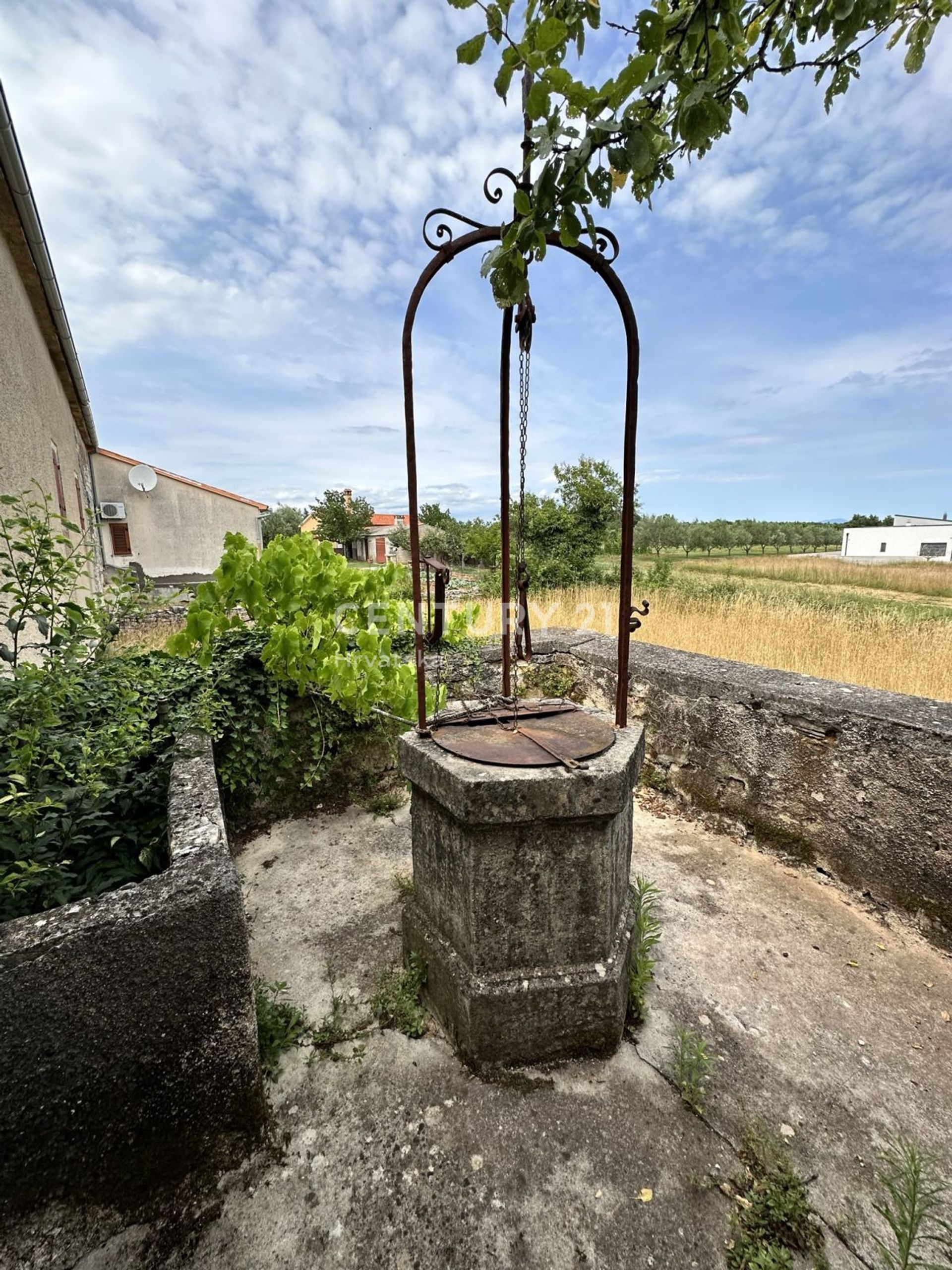 House in Kanfanar, Istria County 11929845