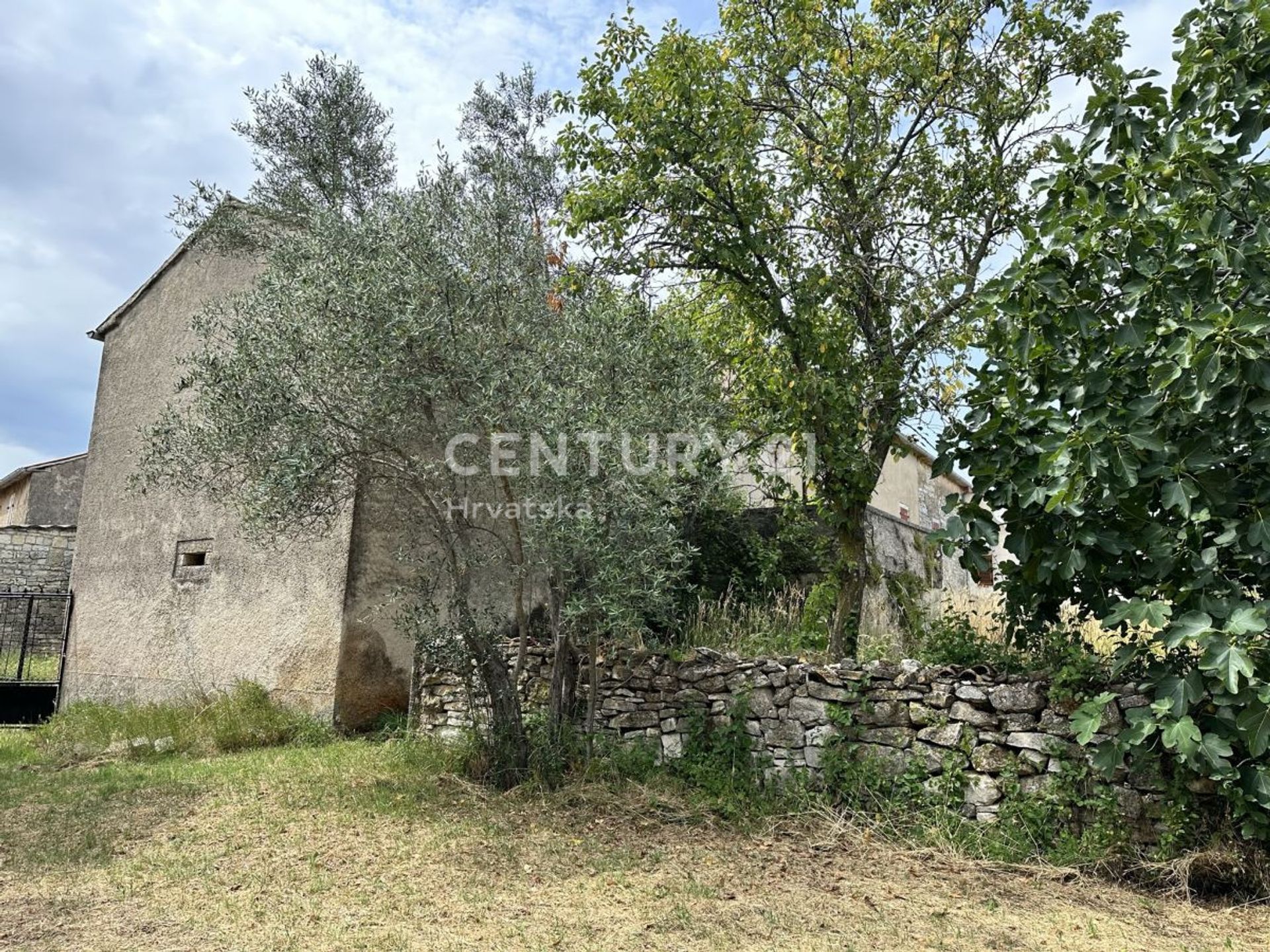 House in Kanfanar, Istria County 11929845