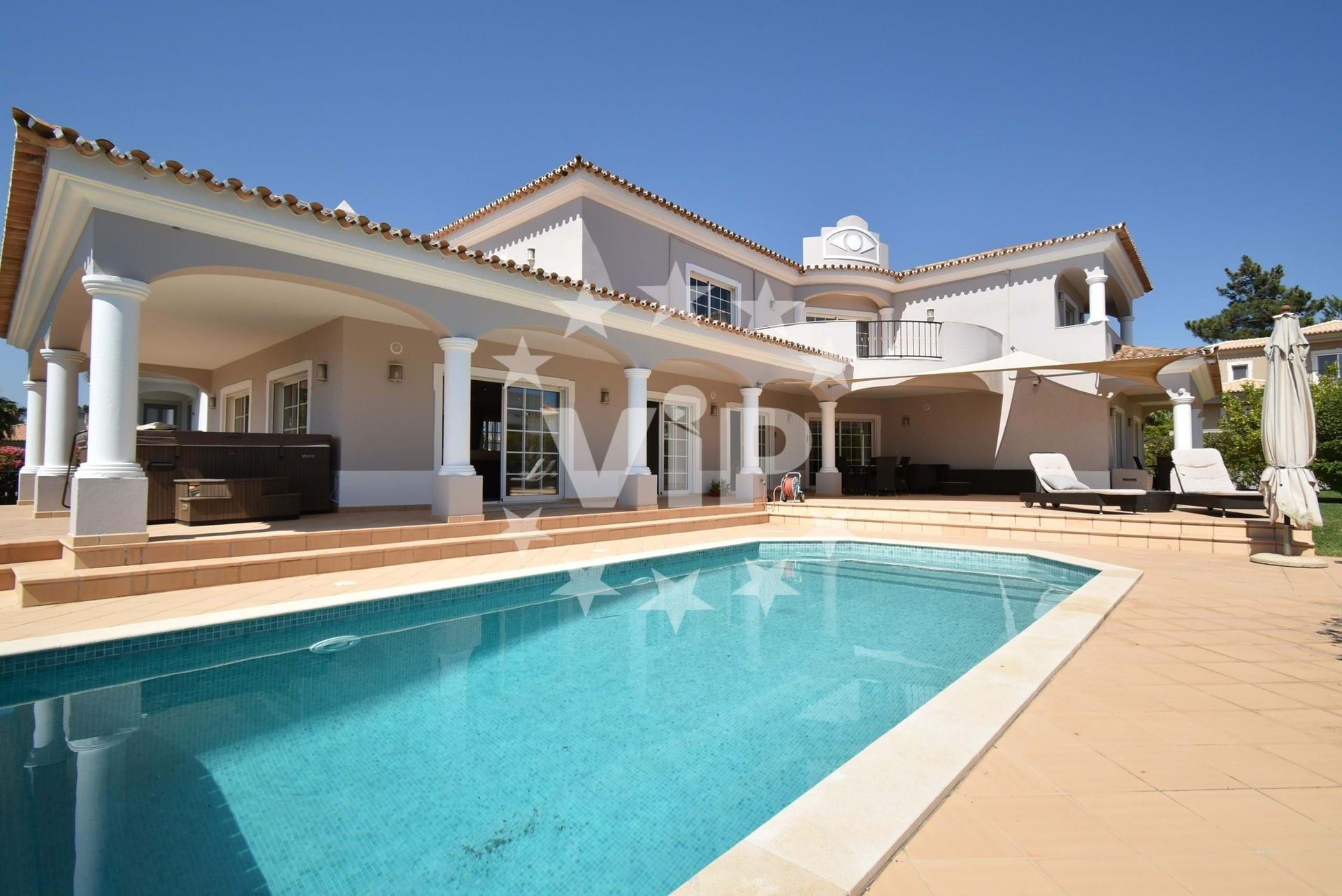 Huis in Quarteira, Faro 11930019