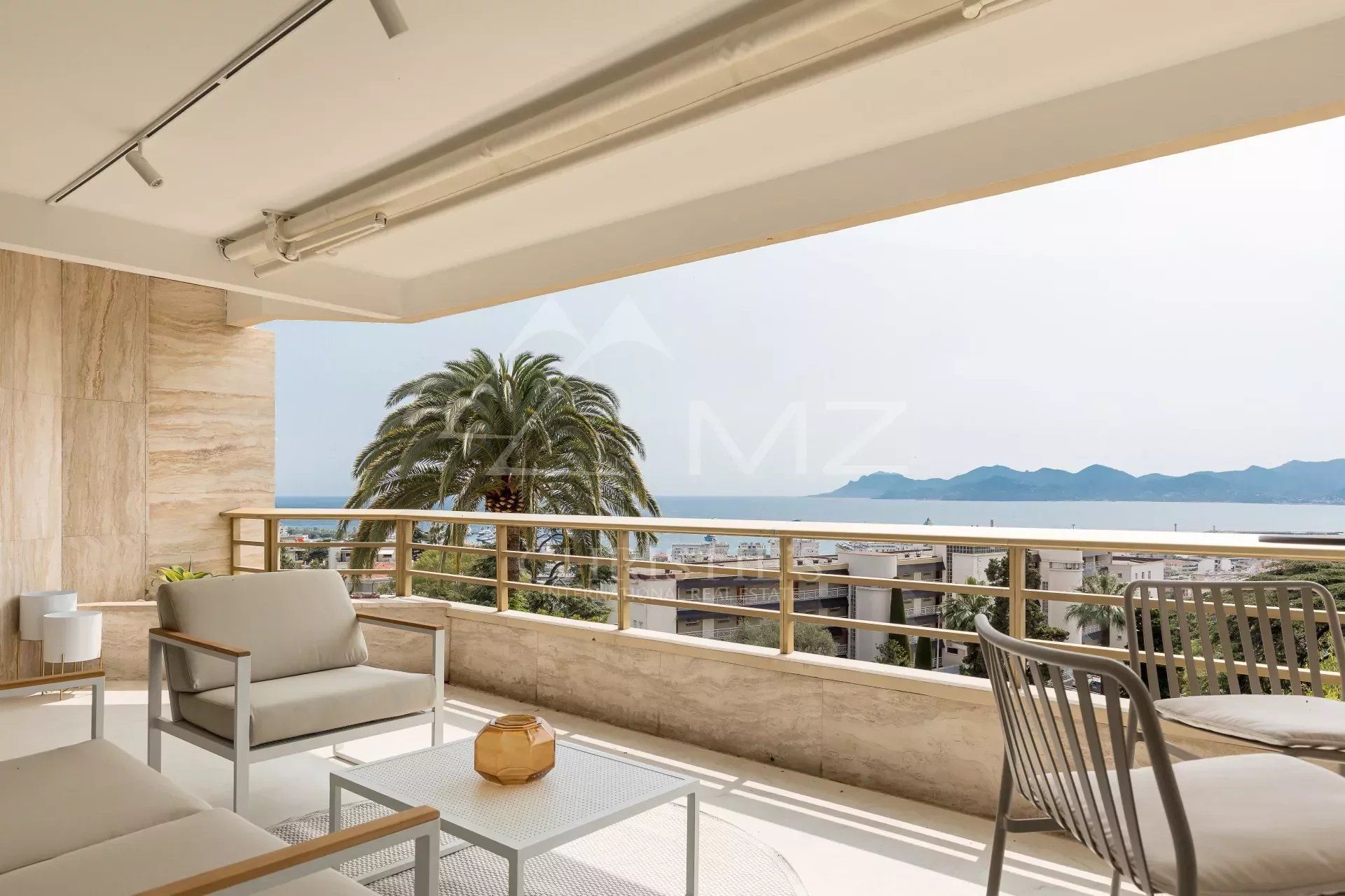 Residential in Cannes, Alpes-Maritimes 11930327