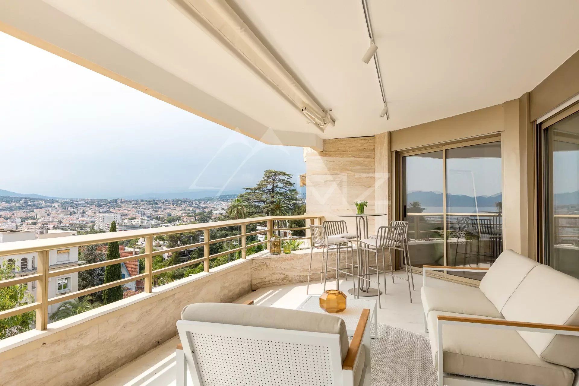 Residential in Cannes, Alpes-Maritimes 11930327