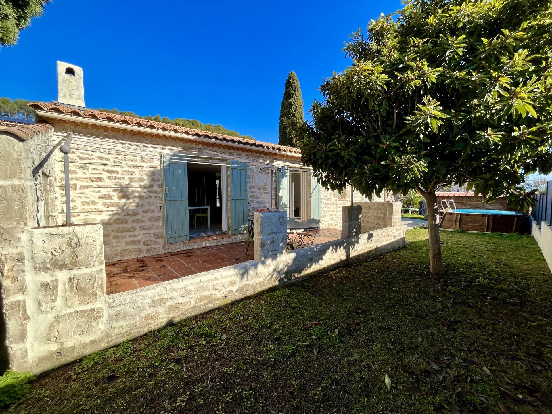 بيت في Meyreuil, Provence-Alpes-Cote d'Azur 11930337