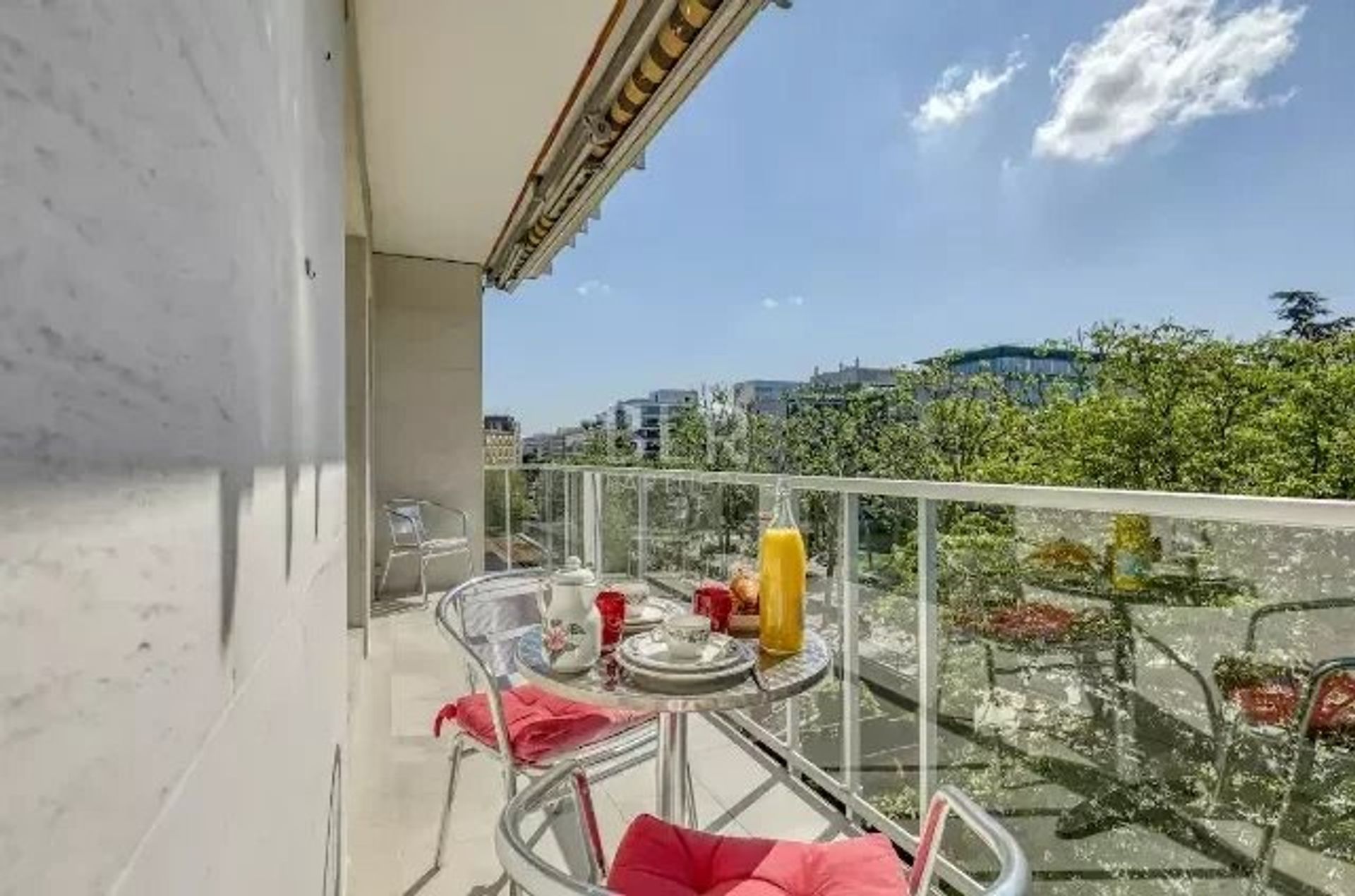 Condominium in Neuilly-sur-Seine, Hauts-de-Seine 11931175